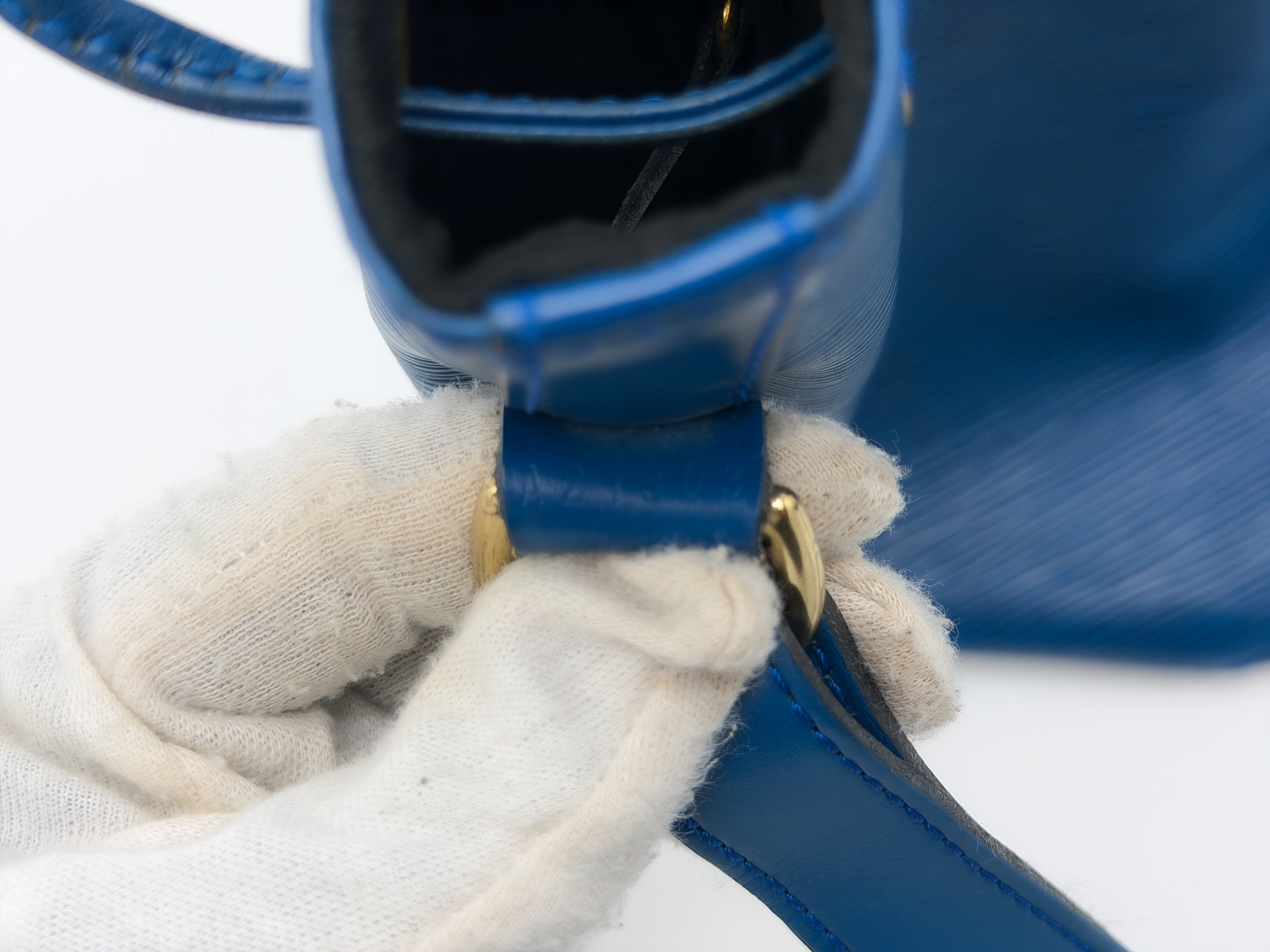 Epi M44105 Petit Noé Toledo Blue A21903 Shoulder Bag — view 10