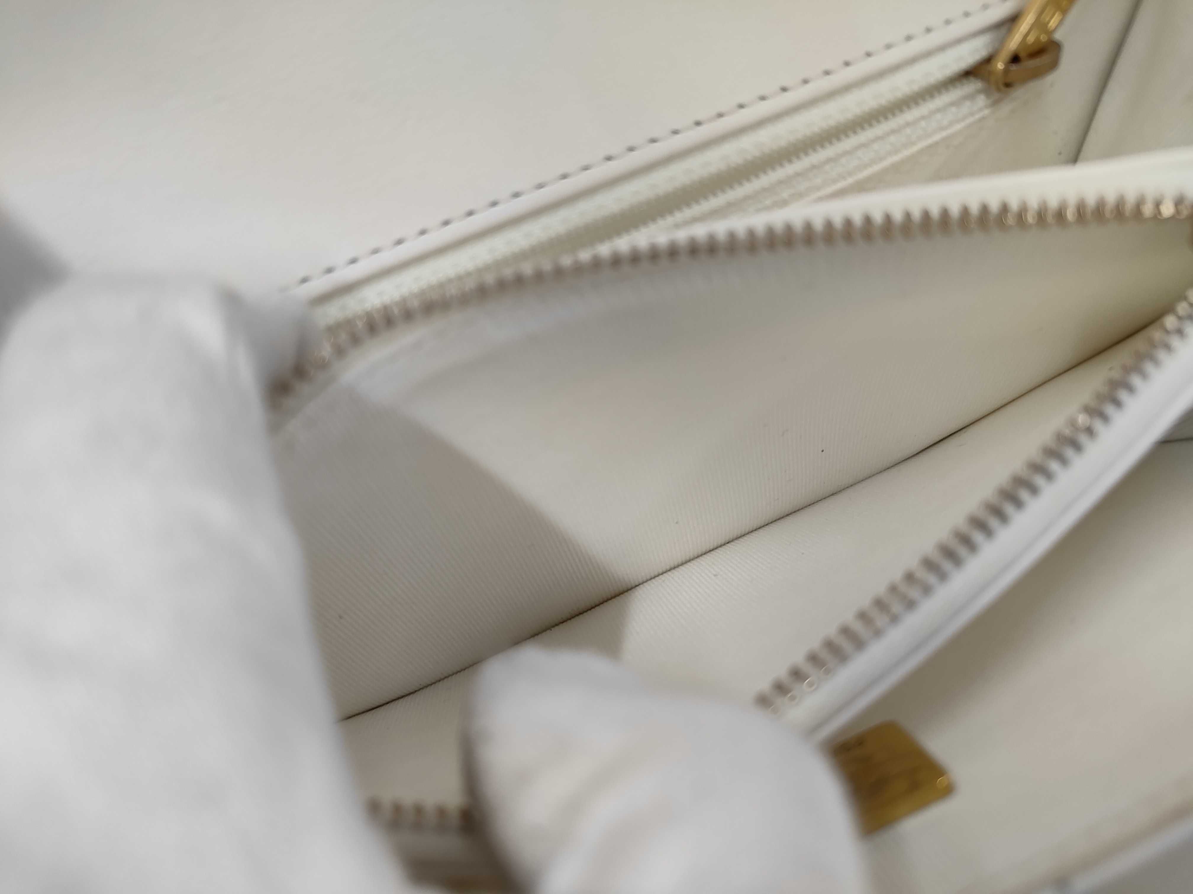 Matelassé Chain Shoulder Bag (Random Selection) — view 10