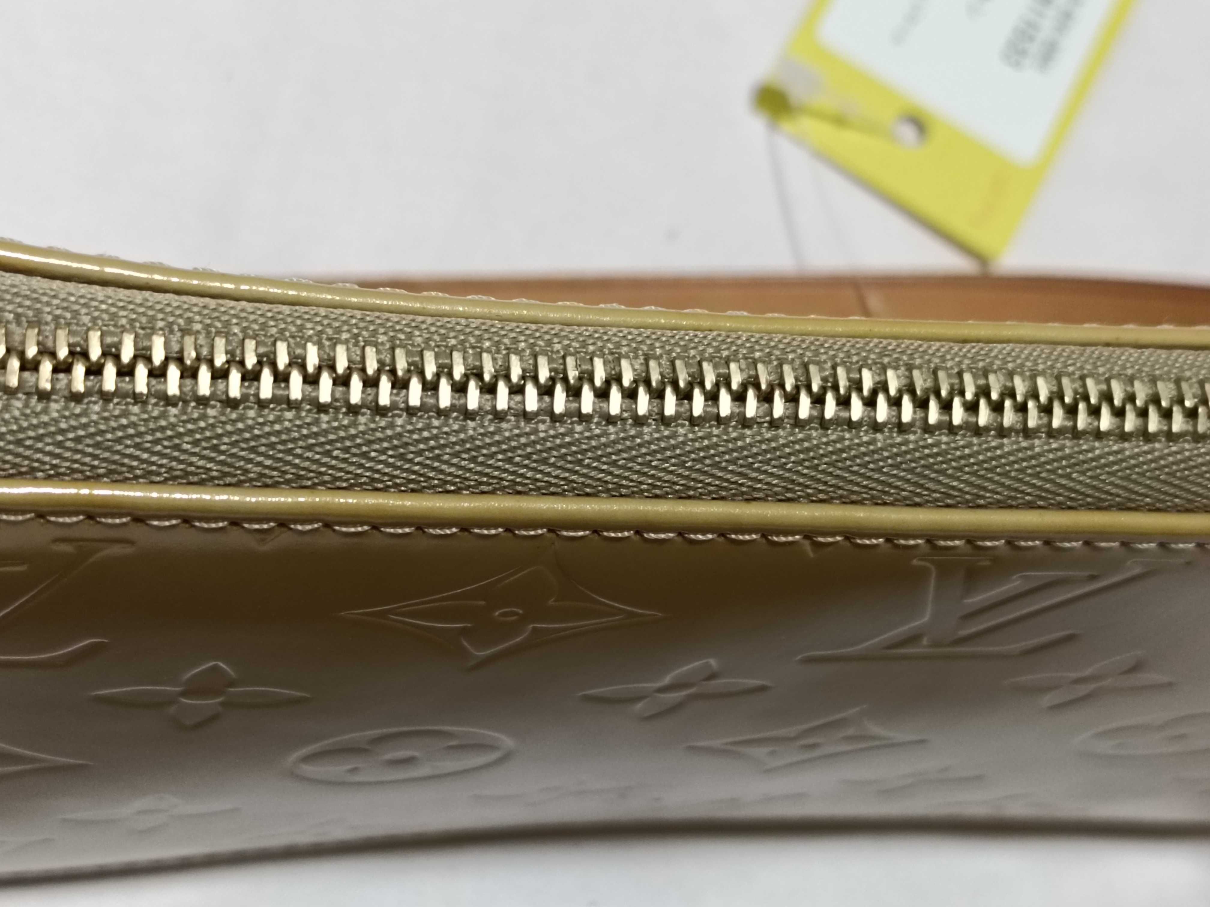 Vernis Pochette Accessoires Handbag — view 8