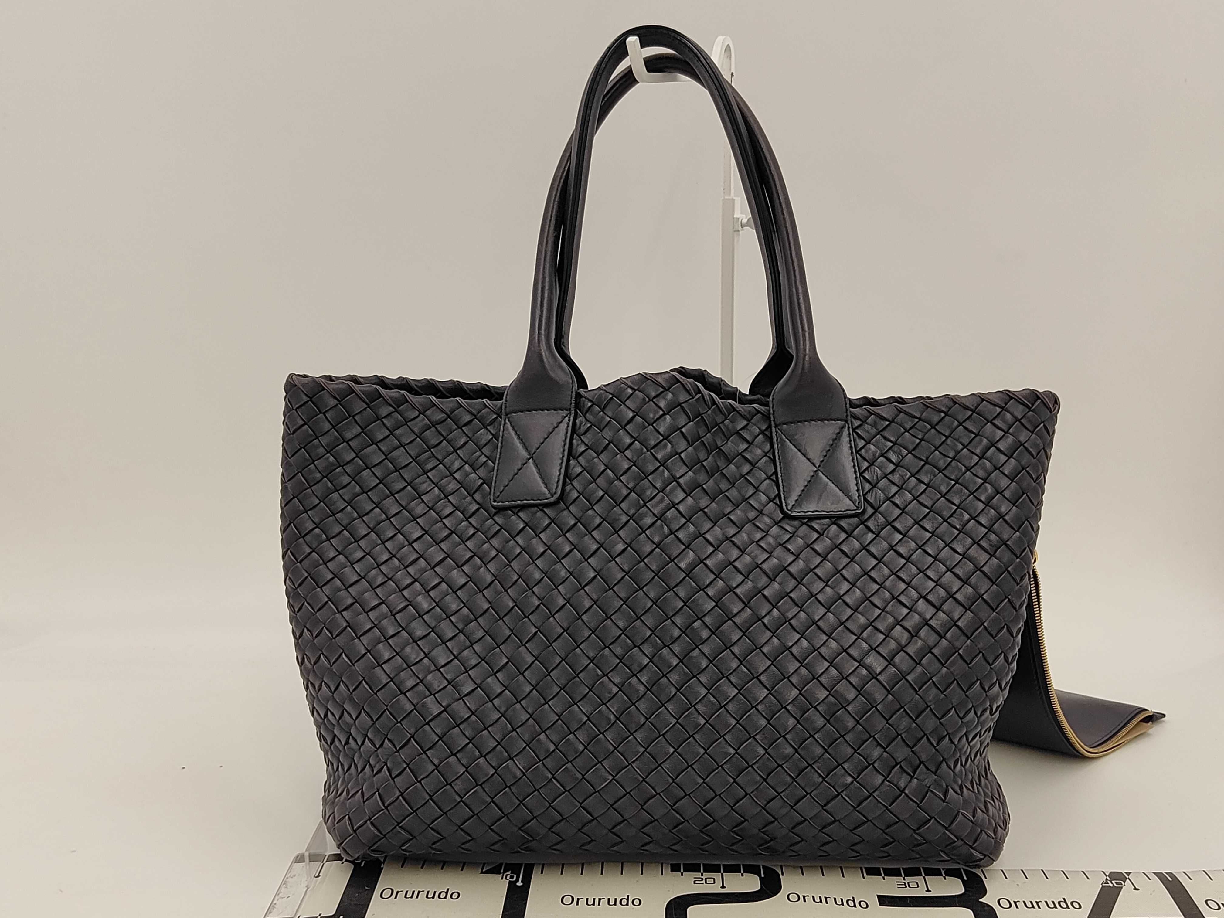 Intrecciato Cabas MM Leather Tote Bag — view 2