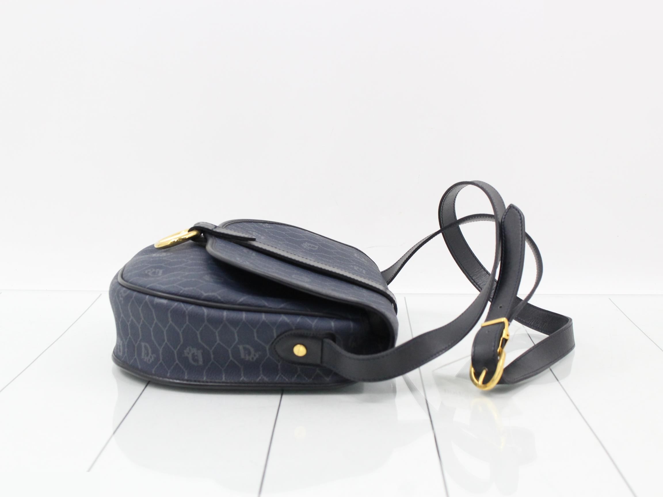 Shoulder bag, honeycomb pattern, PVC — view 3