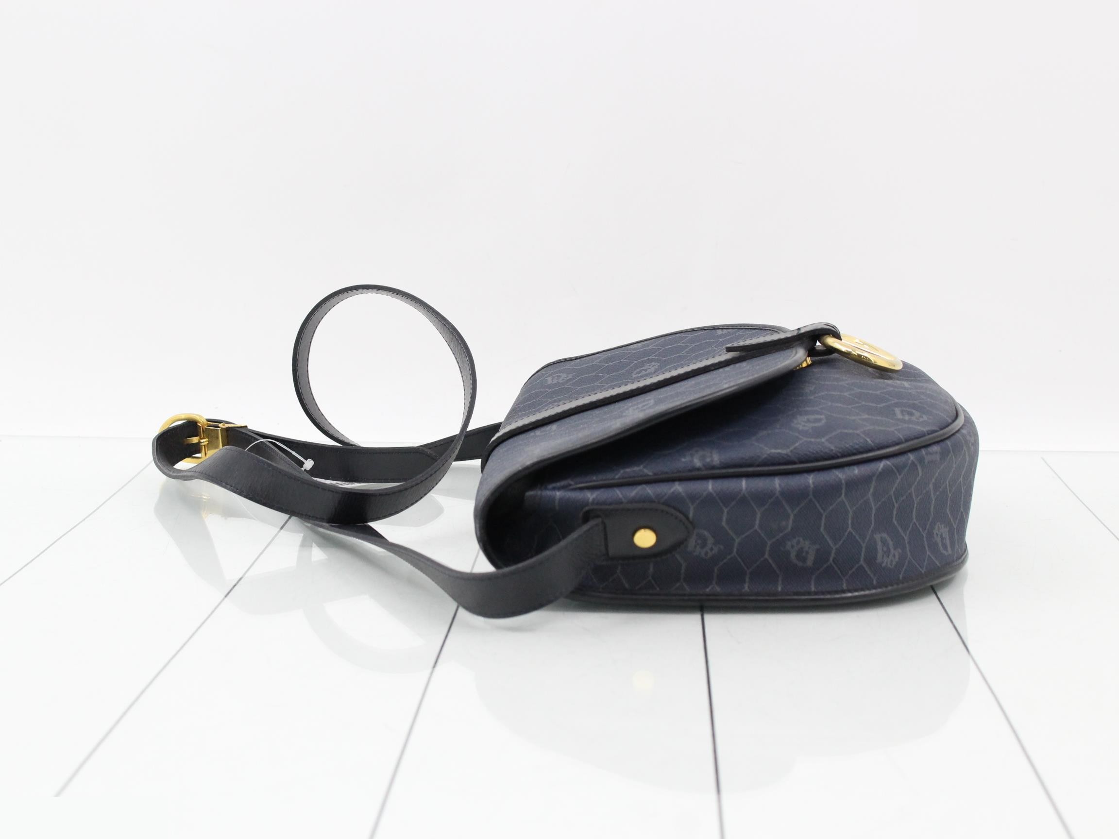 Shoulder bag, honeycomb pattern, PVC — view 4