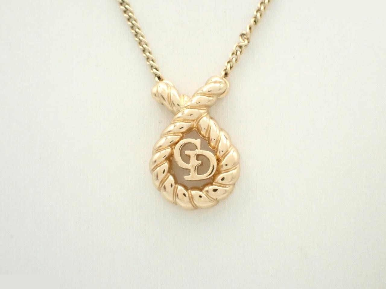 Gold necklace