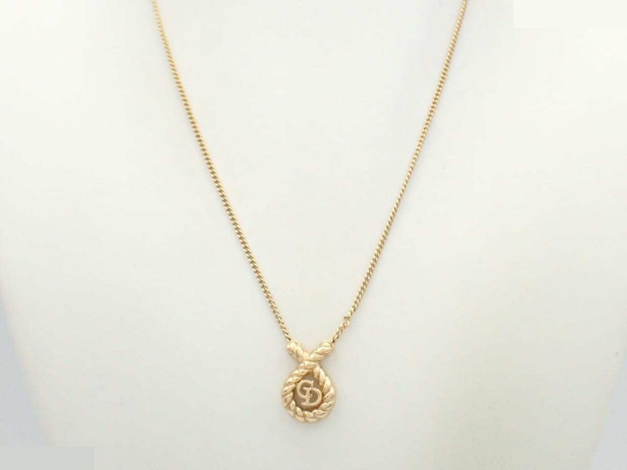 Gold necklace — view 3