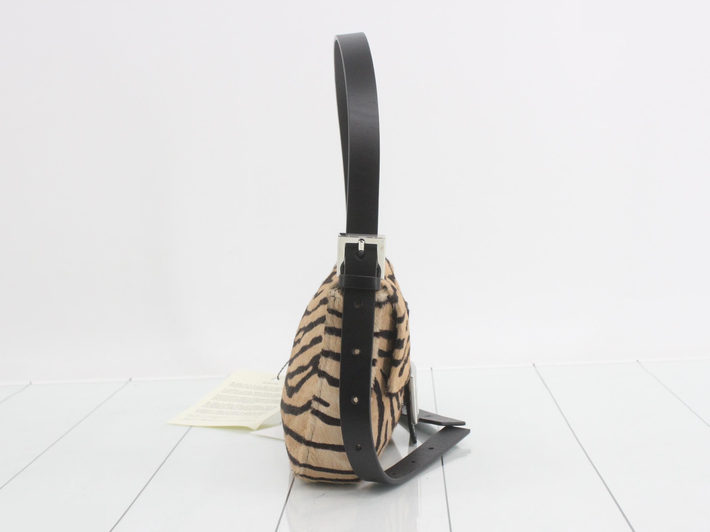 Unused Fendi calfskin Mamma Bucket shoulder bag. — view 4