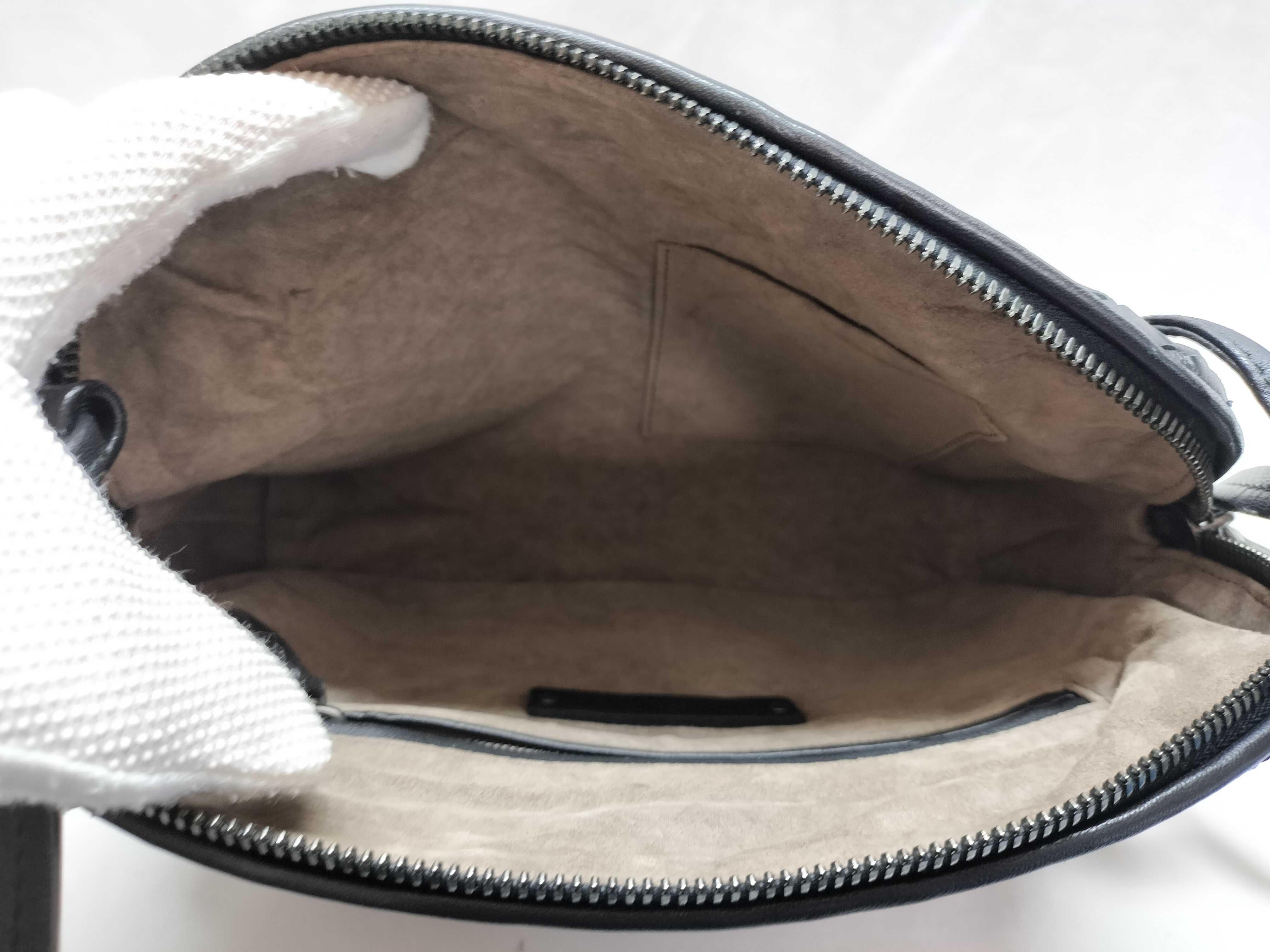 Intrecciato HK - Black Shoulder Bag — view 10
