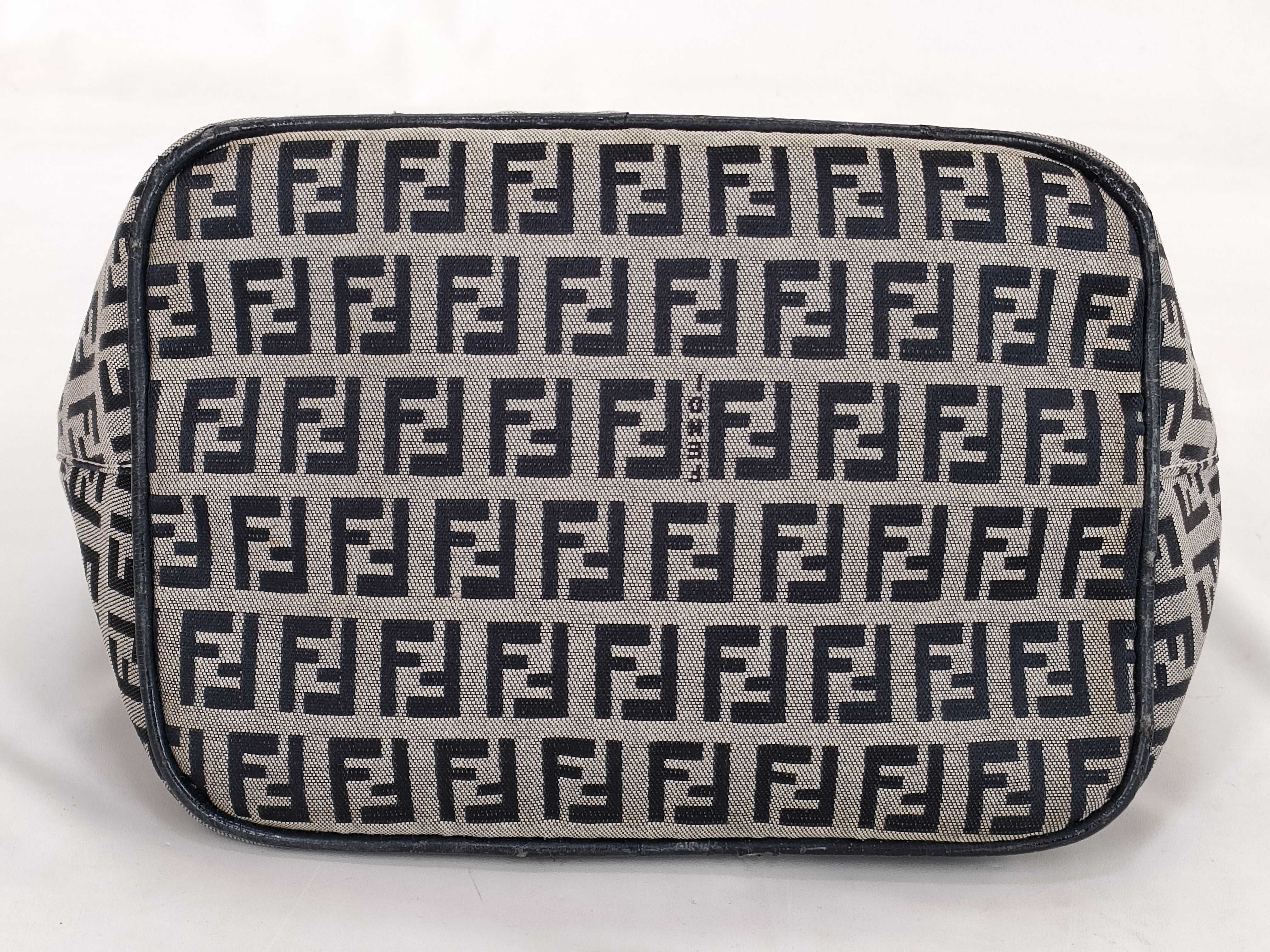 Zucca pattern Fendi Mamma Bucket Zucchino handbag one-shoulder bag — view 7