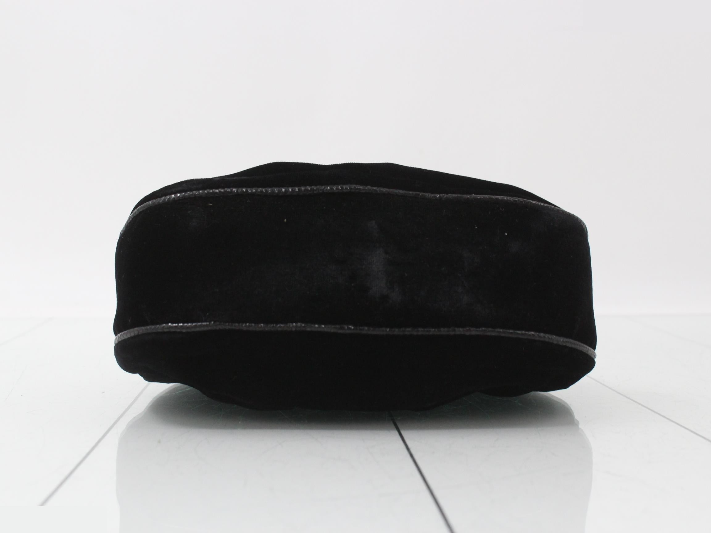 Velvet chain shoulder bag — view 3