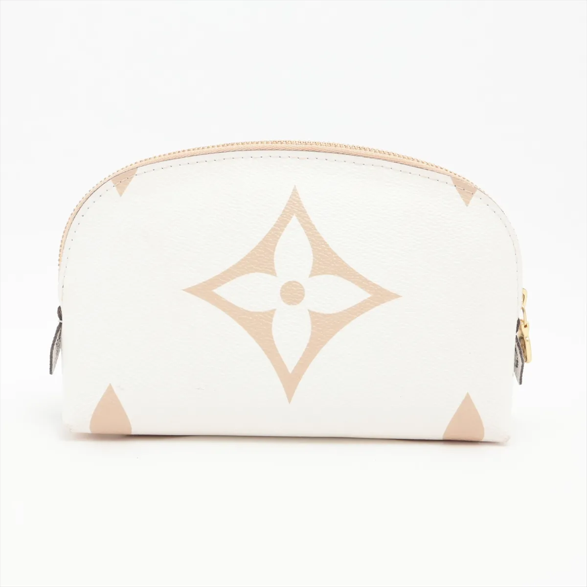 Monogram Giant Pochette Cosmetic M67693 SP0180 Green x Beige Pouch — view 2