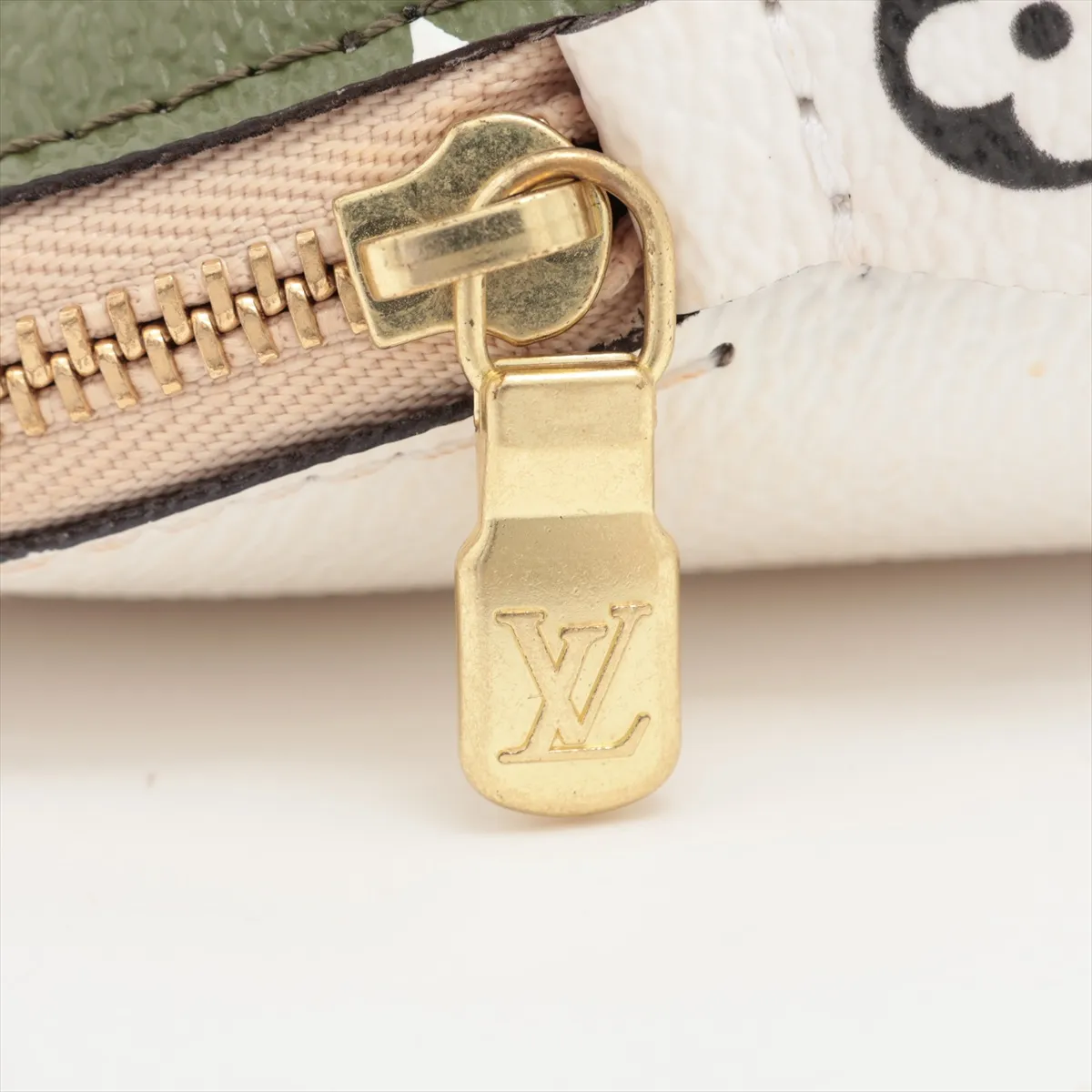 Monogram Giant Pochette Cosmetic M67693 SP0180 Green x Beige Pouch — view 6