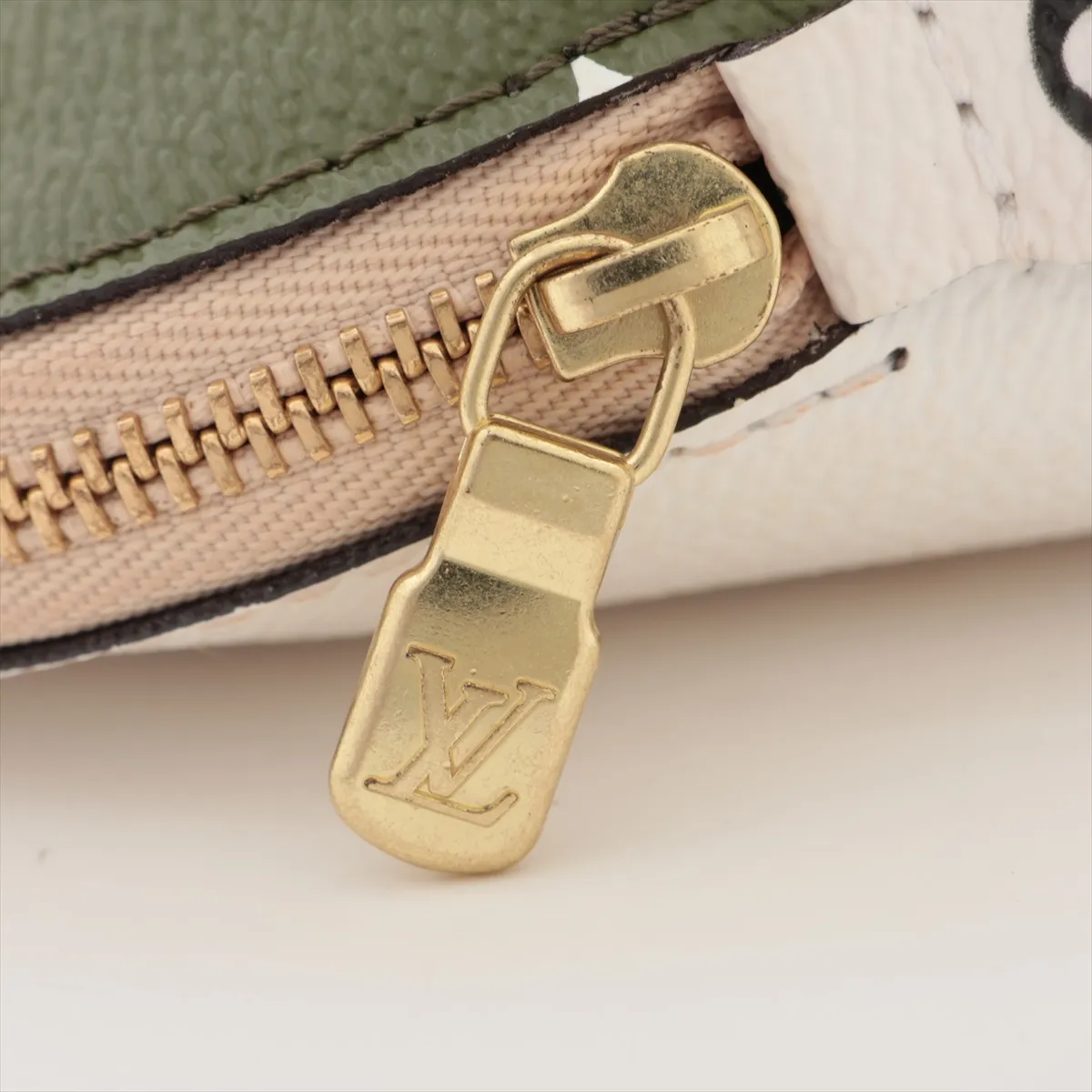 Monogram Giant Pochette Cosmetic M67693 SP0180 Green x Beige Pouch — view 7