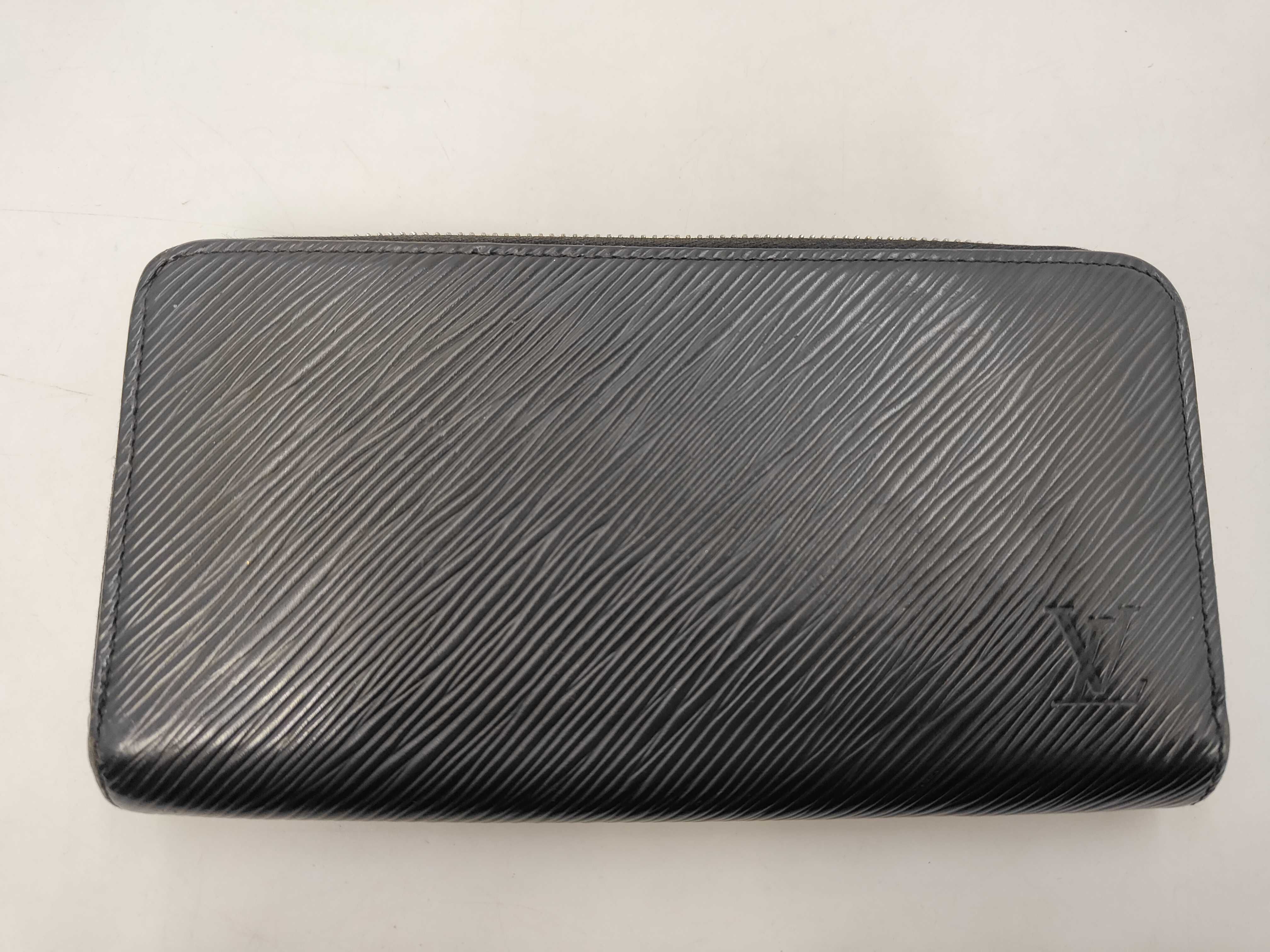 M64838 Epi Zippy Wallet Noir Hot Pink Wallet