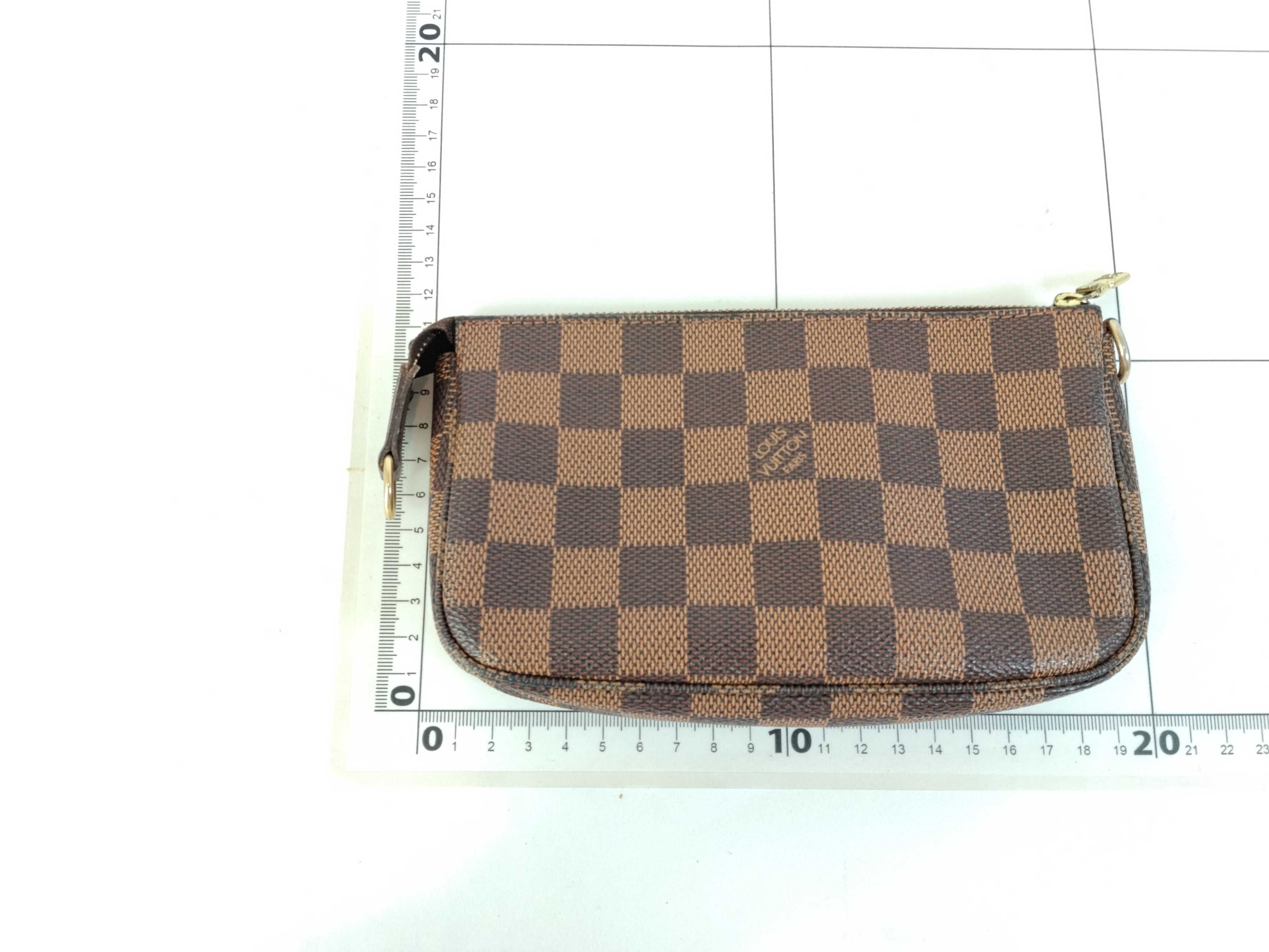 Damier Louis Vuitton Accessory Pouch — view 2