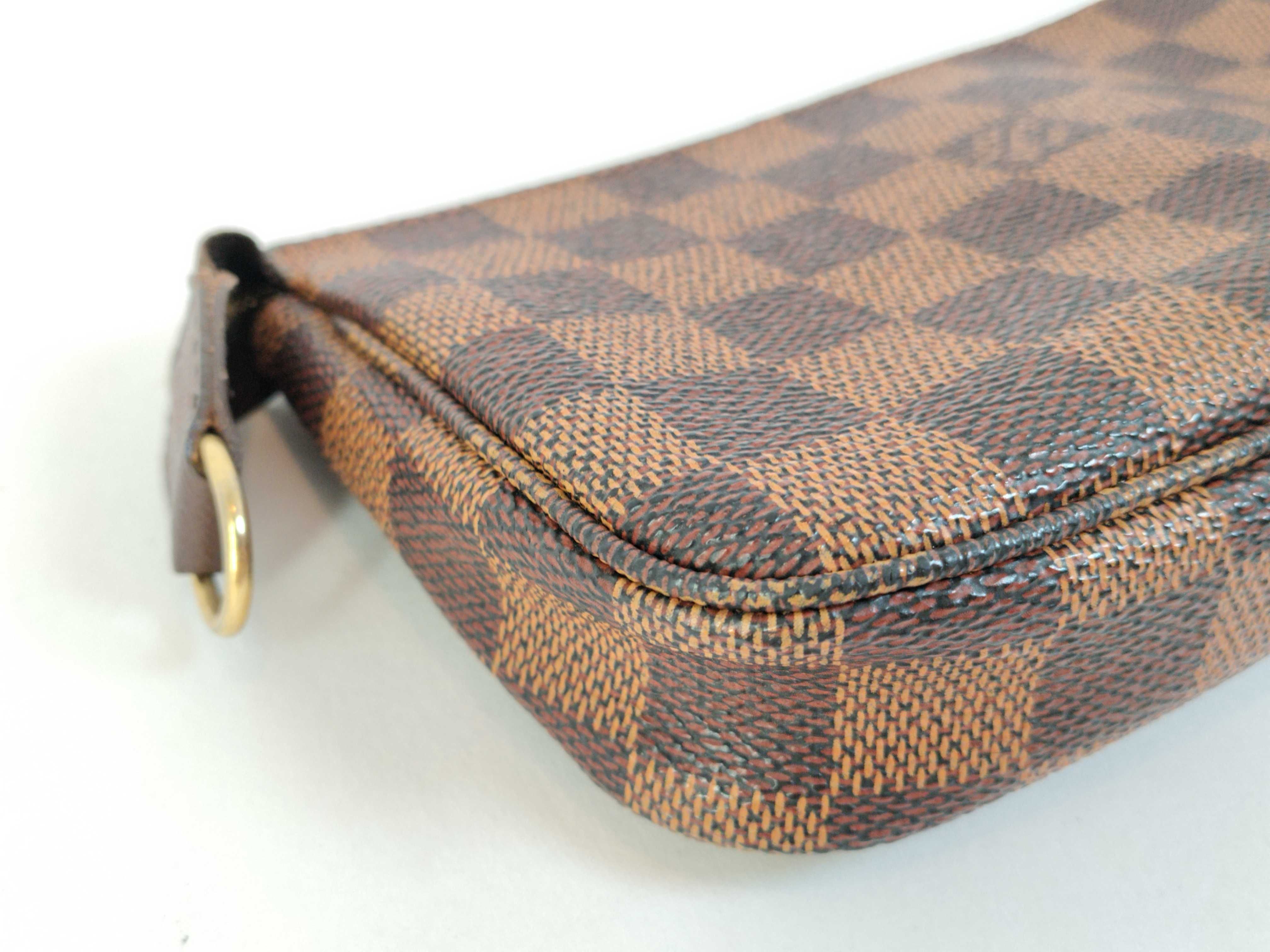 Damier Louis Vuitton Accessory Pouch — view 3