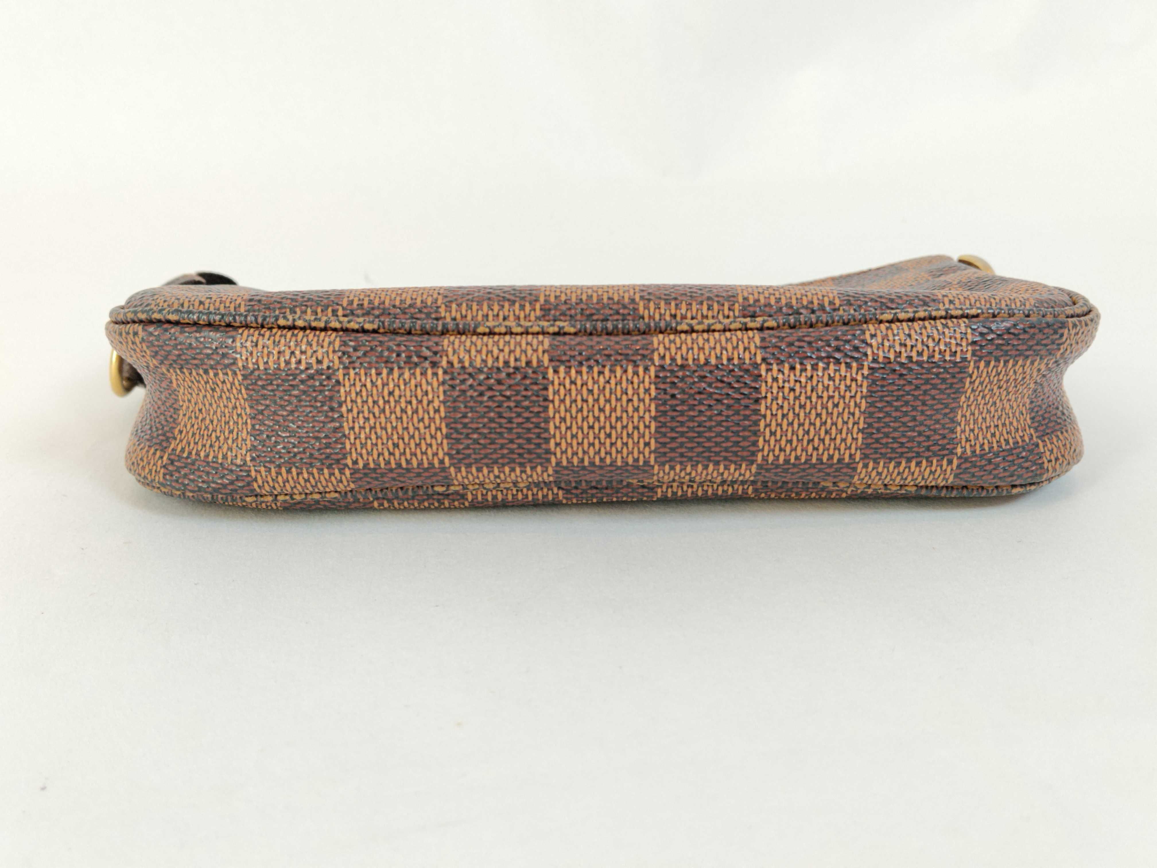 Damier Louis Vuitton Accessory Pouch — view 4