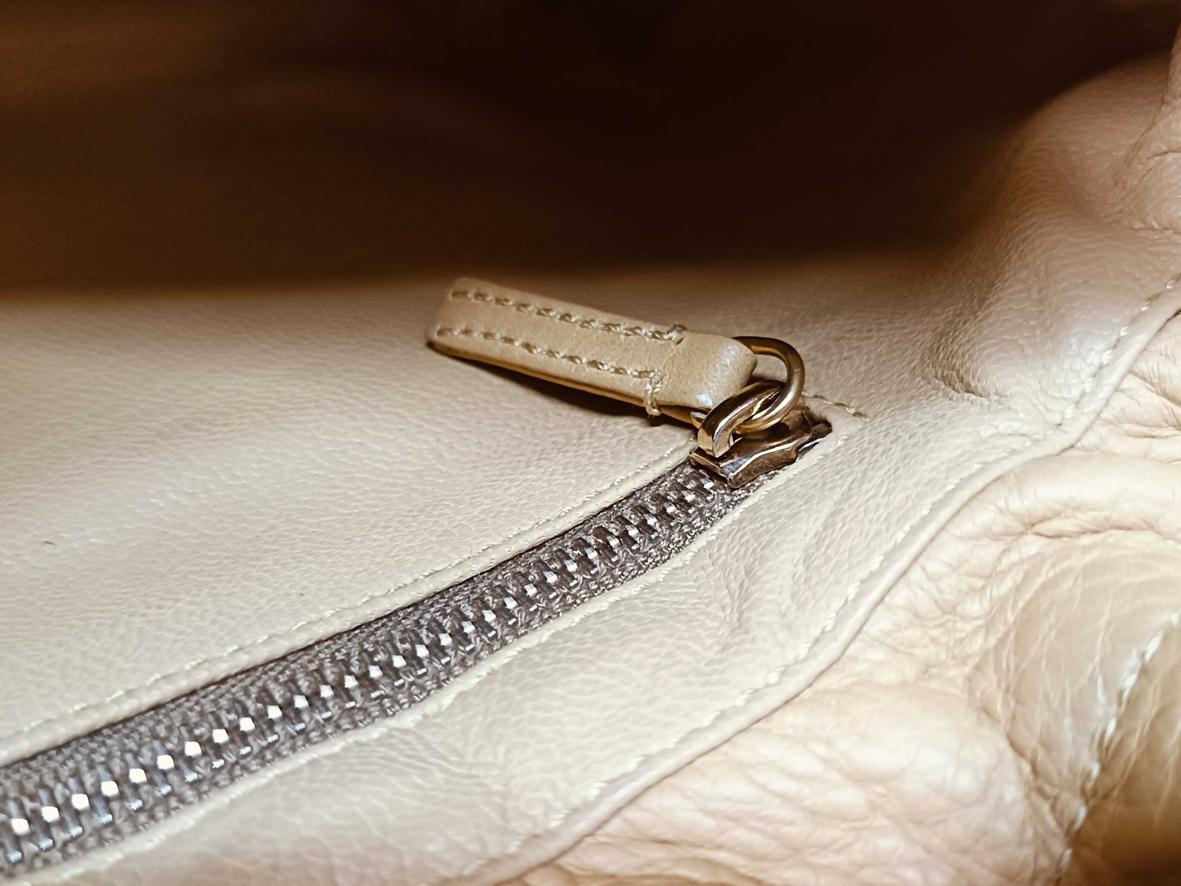 Chain Hobo Bag One-Shoulder Bag — view 12