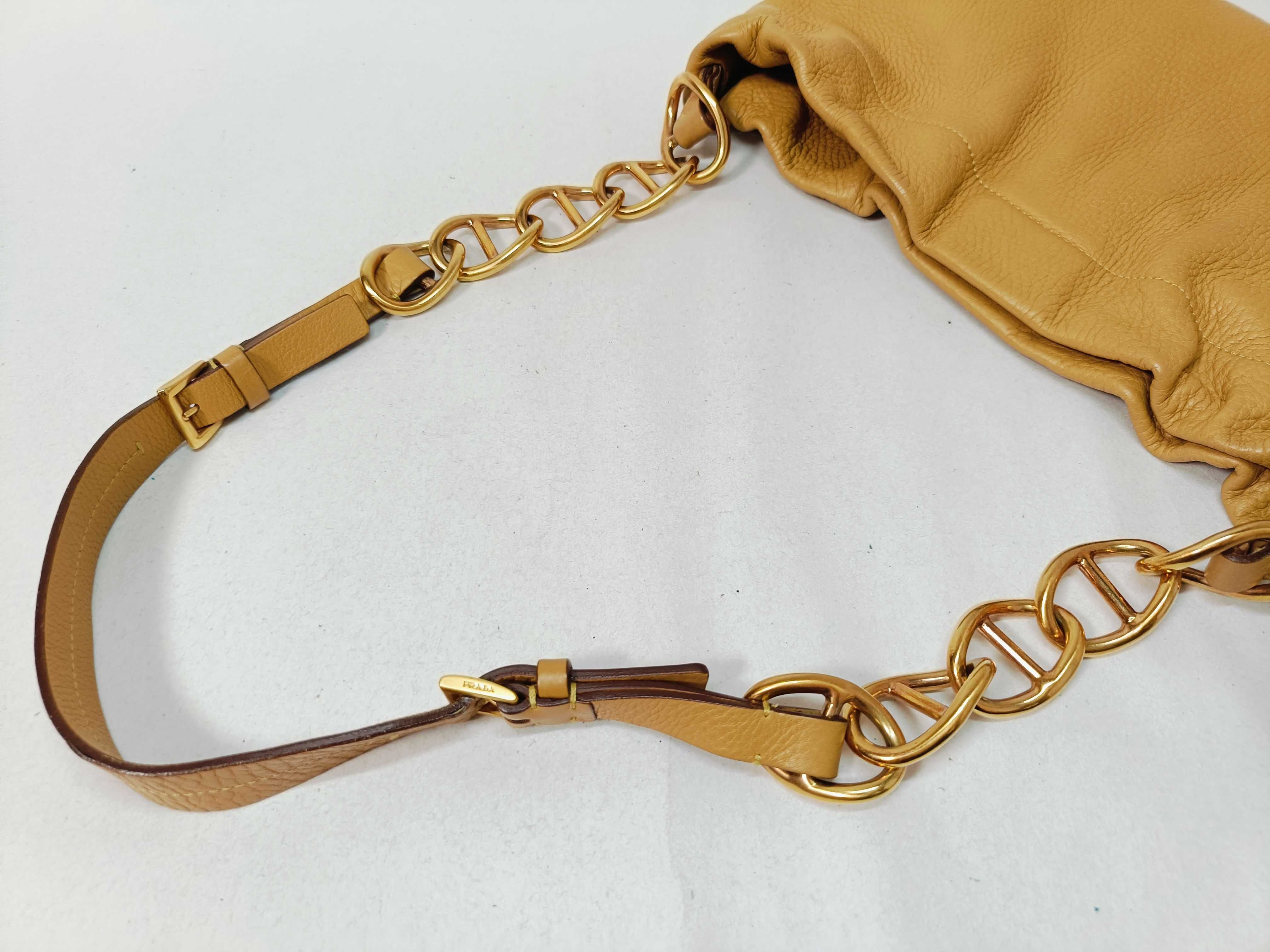 Chain Hobo Bag One-Shoulder Bag — view 3