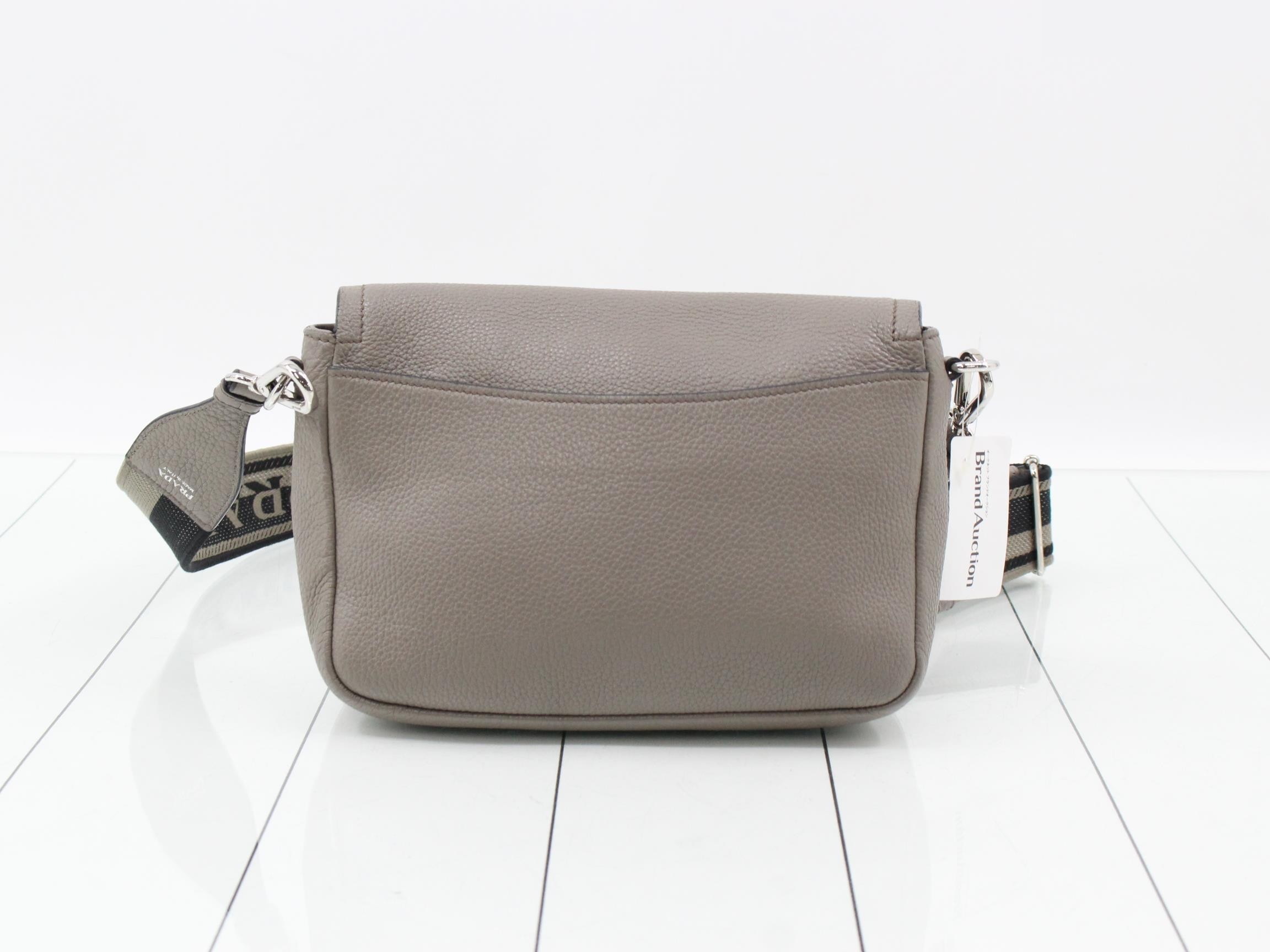 Crossbody shoulder bag, greige, Vitello Daino — view 2
