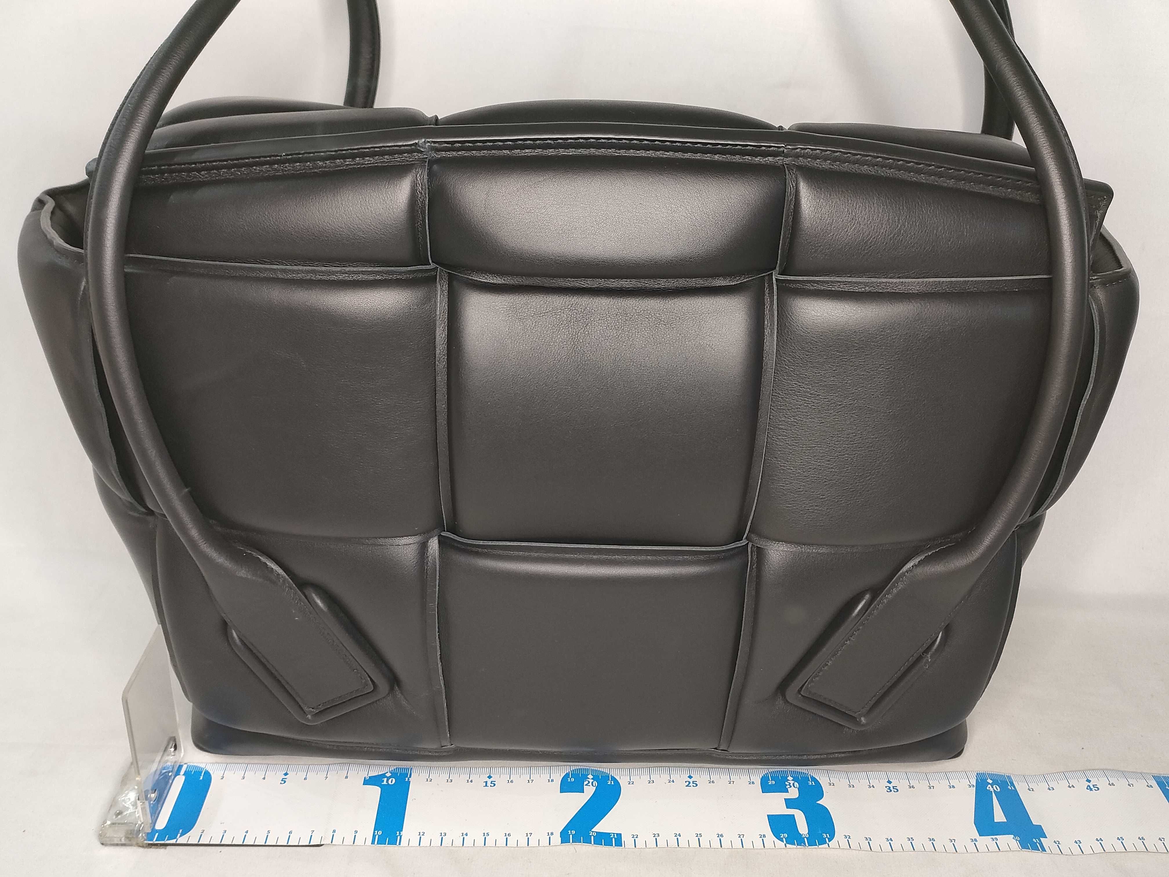 The Arco Leather Handbag (Black) — view 2