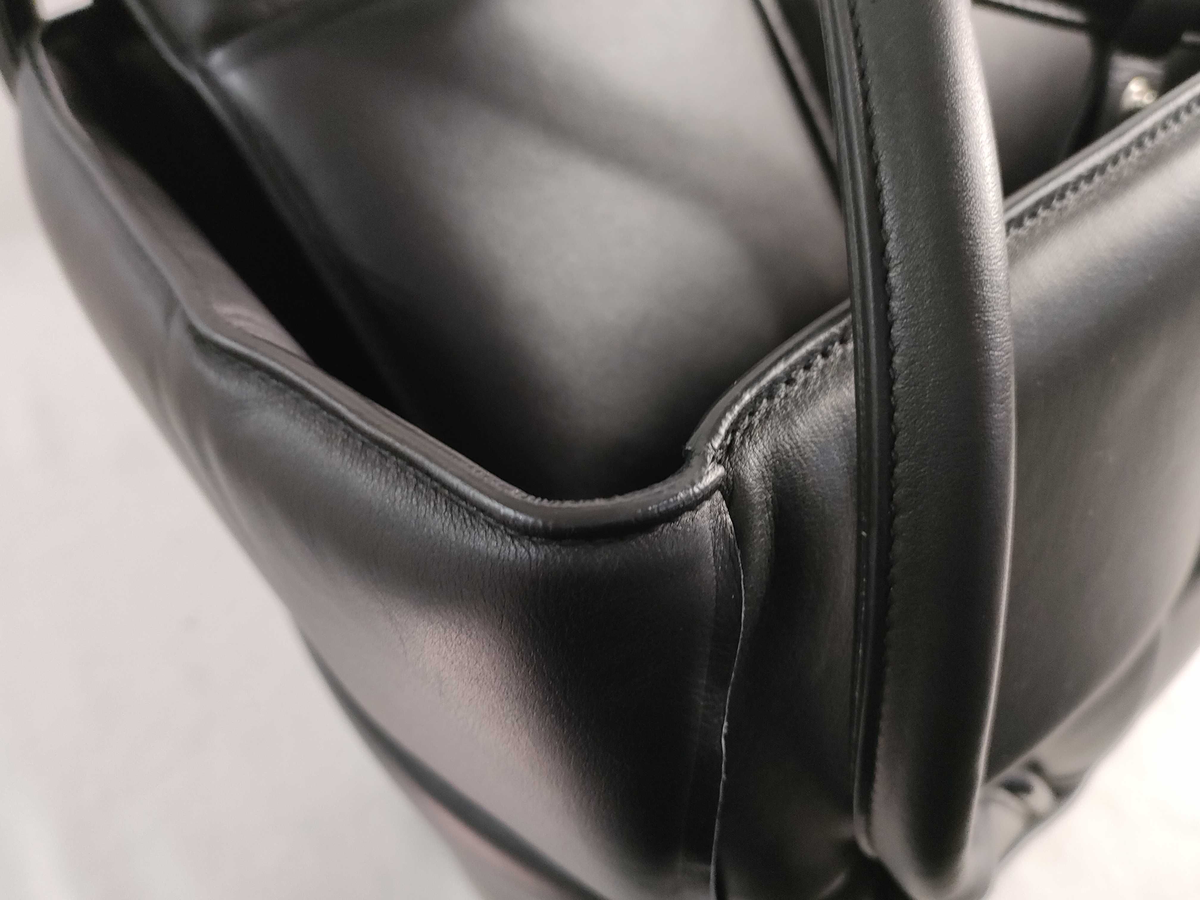 The Arco Leather Handbag (Black) — view 13