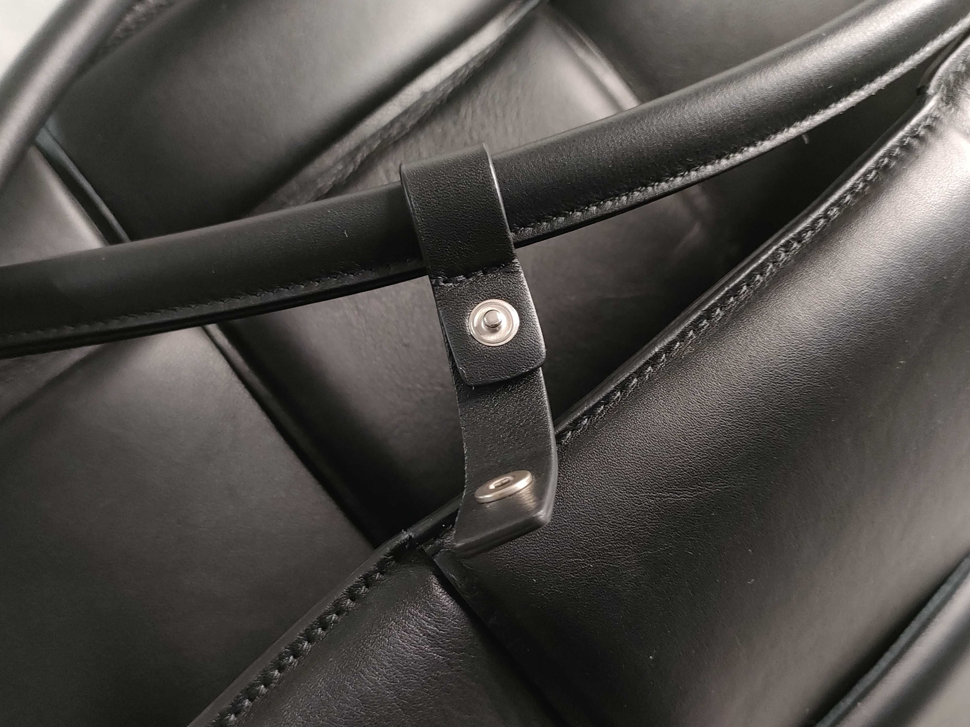 The Arco Leather Handbag (Black) — view 14