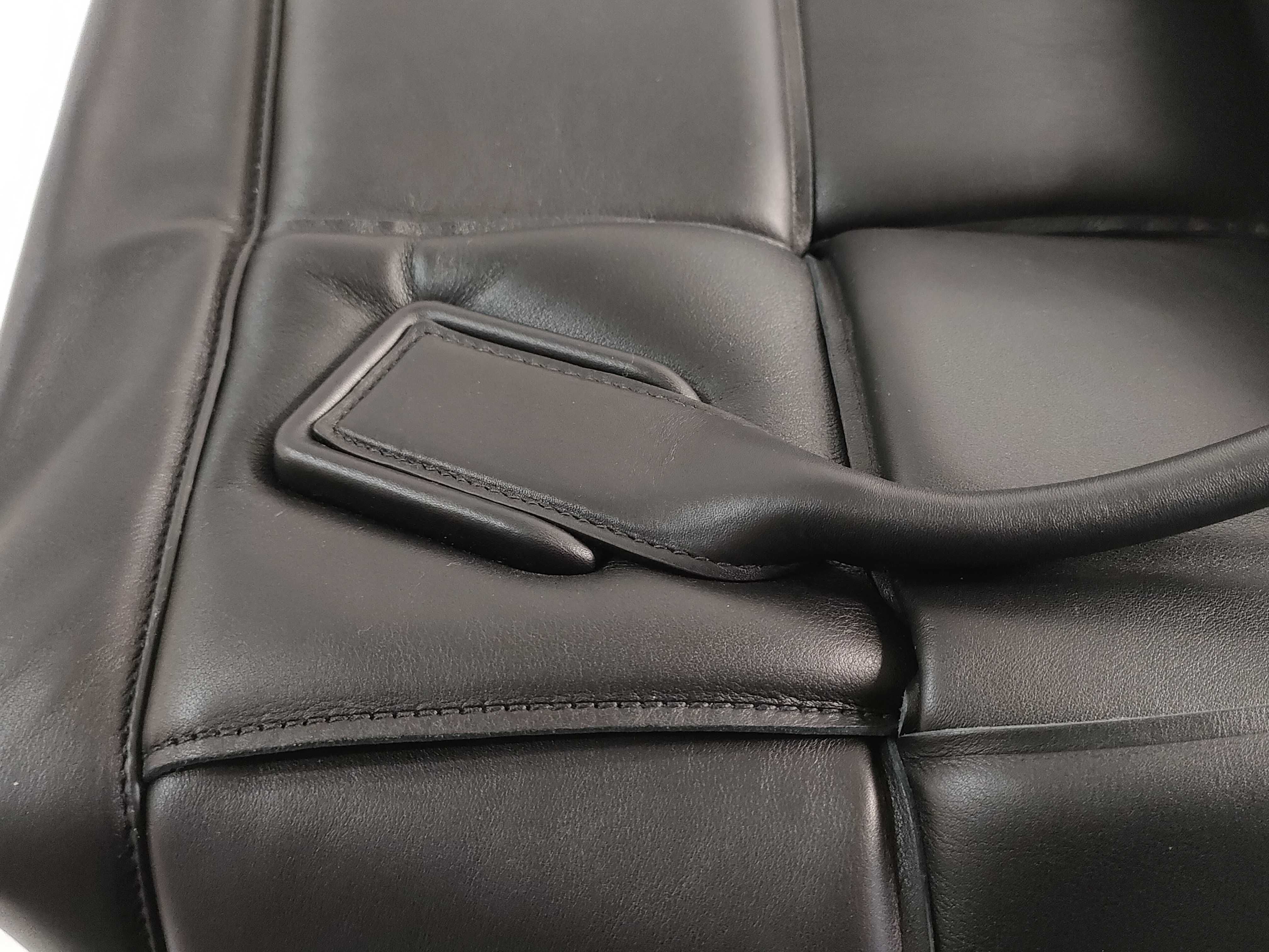 The Arco Leather Handbag (Black) — view 5