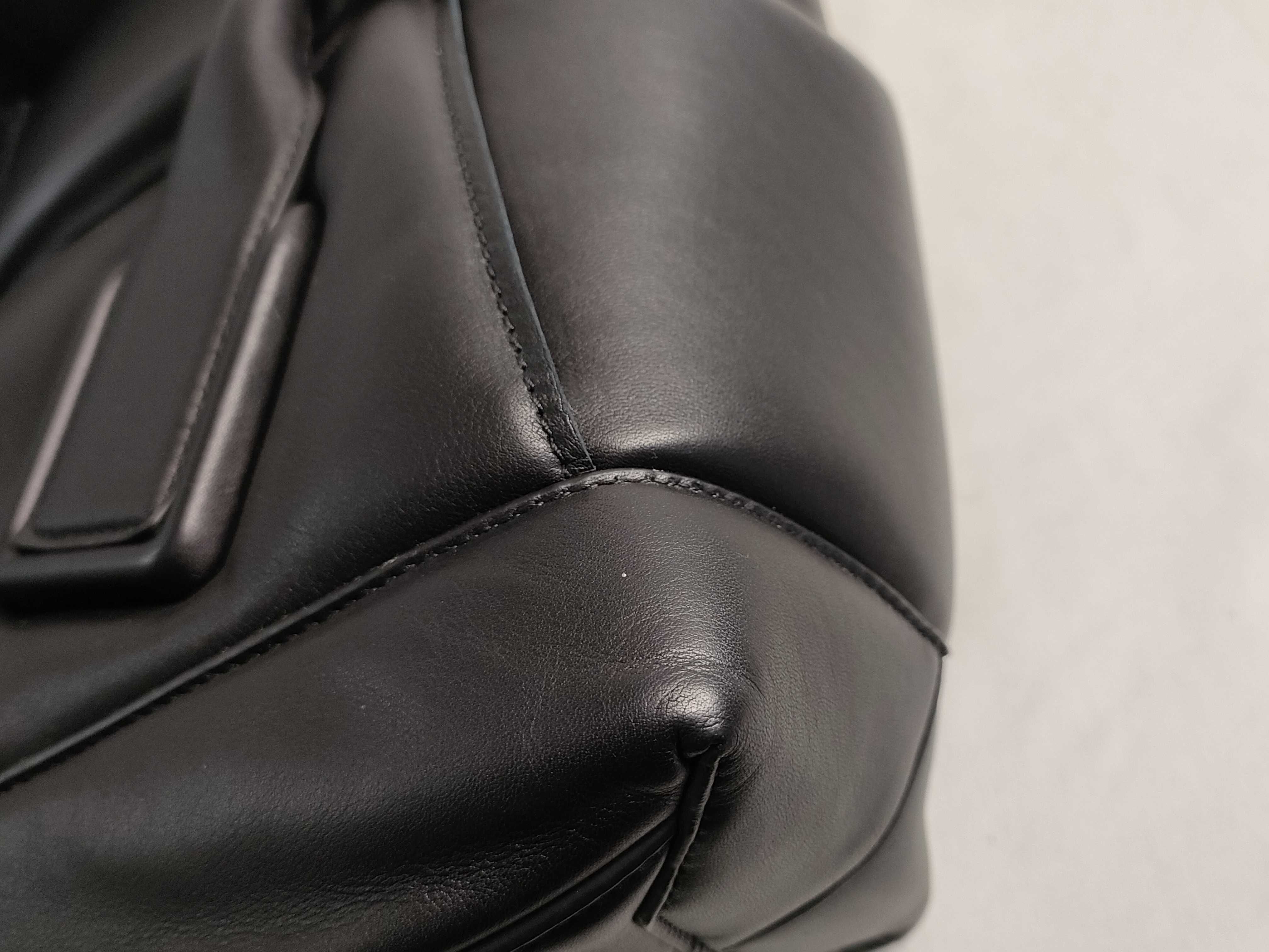 The Arco Leather Handbag (Black) — view 6