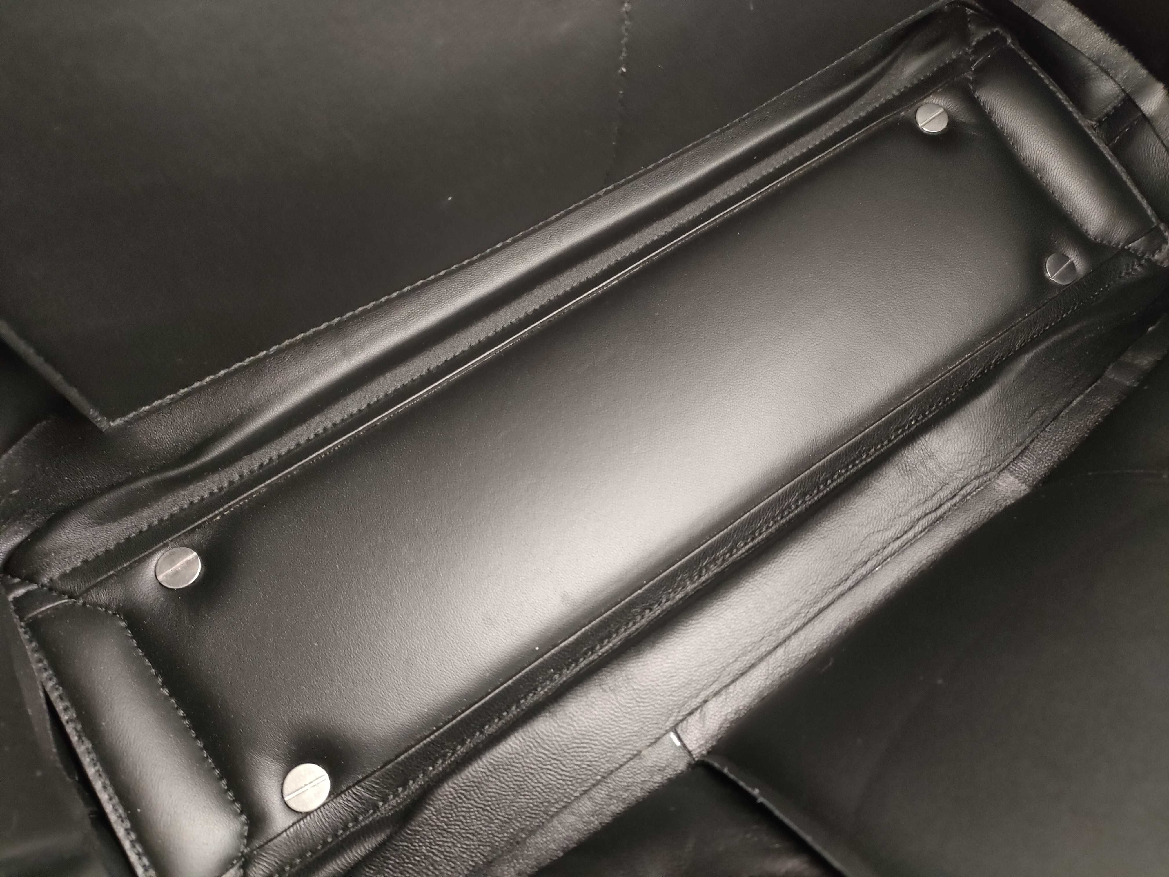 The Arco Leather Handbag (Black) — view 10
