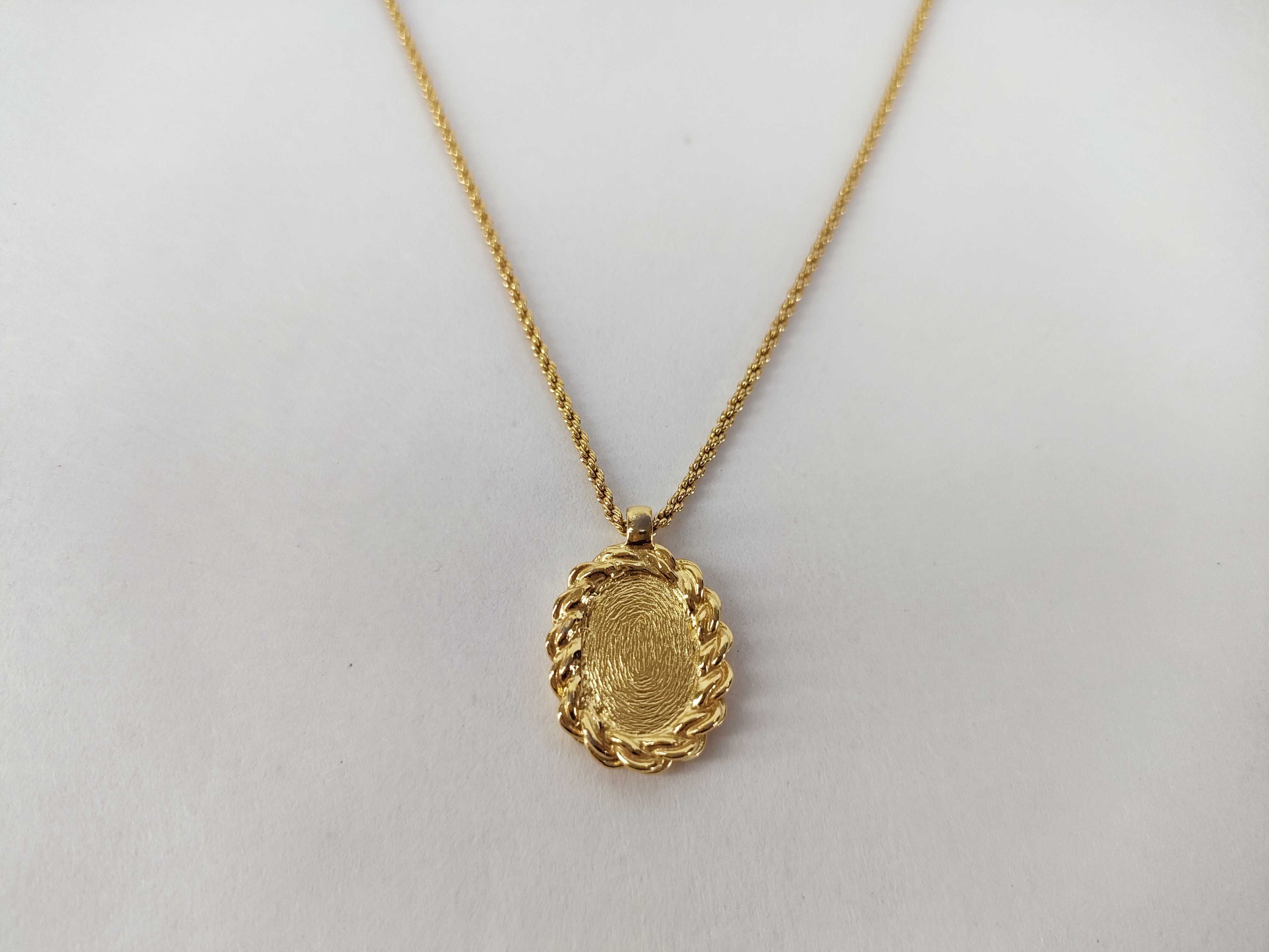 Logo Oval Twist Gold White Necklace — view 2