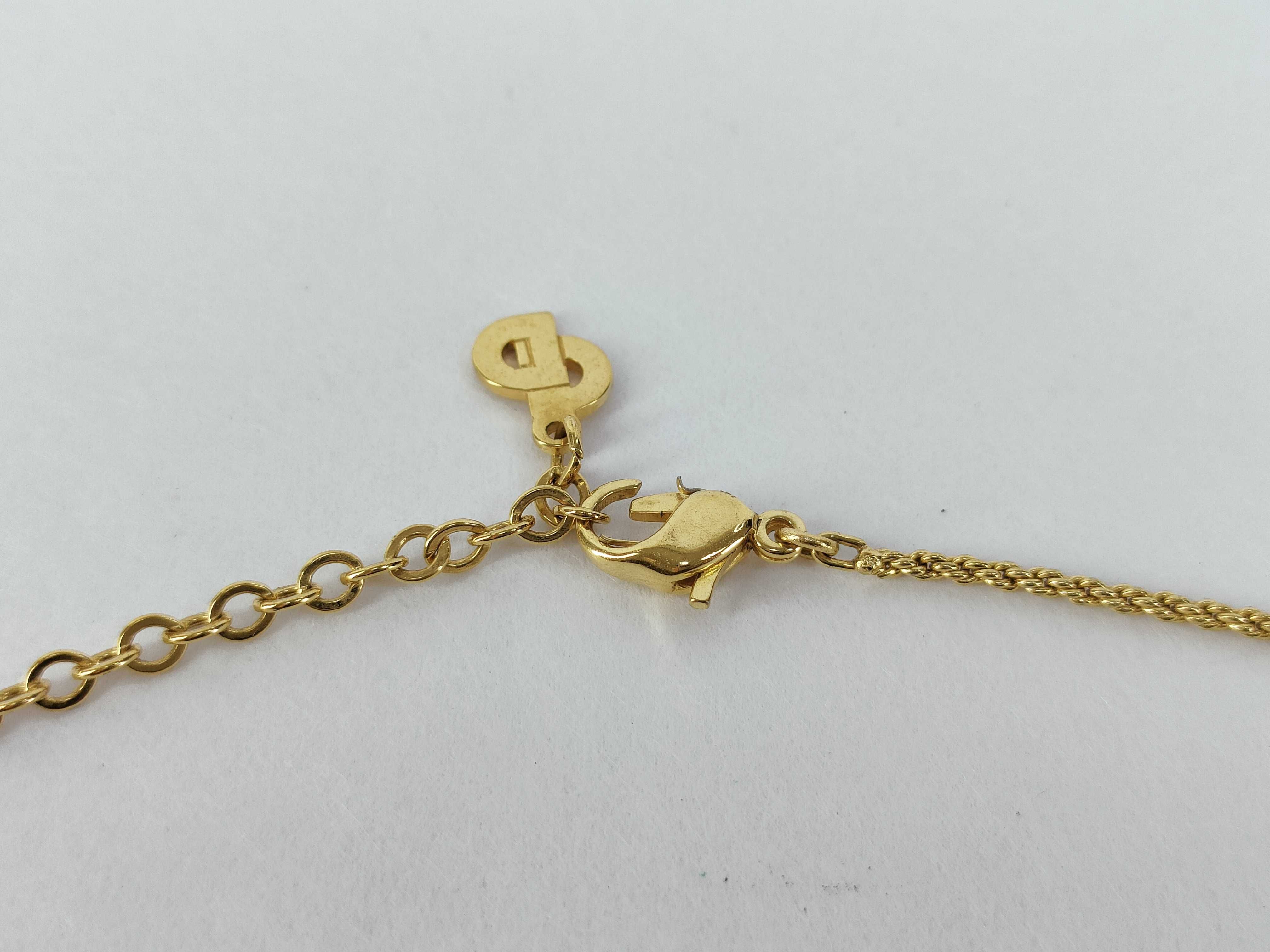 Logo Oval Twist Gold White Necklace — view 3