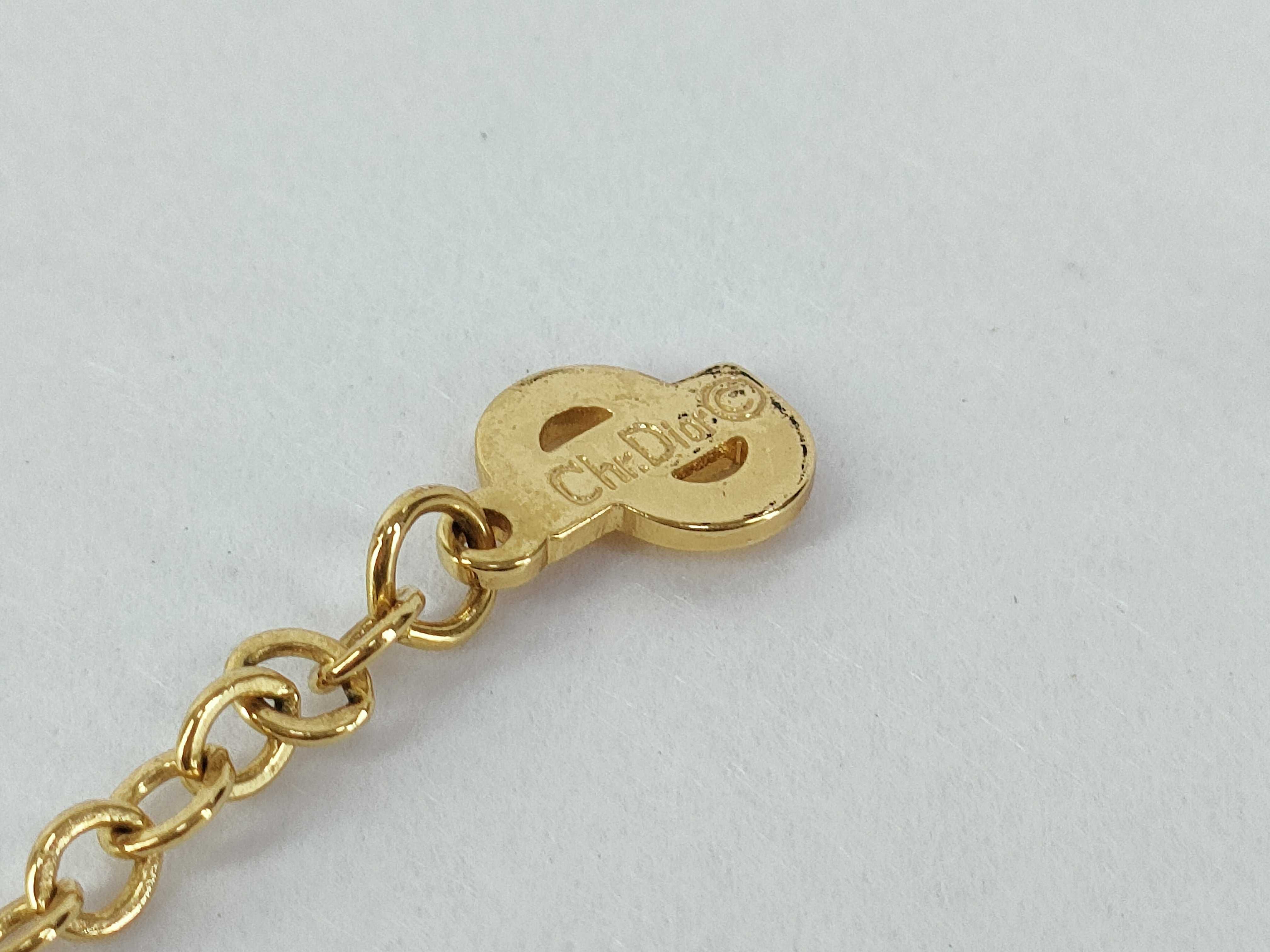 Logo Oval Twist Gold White Necklace — view 4