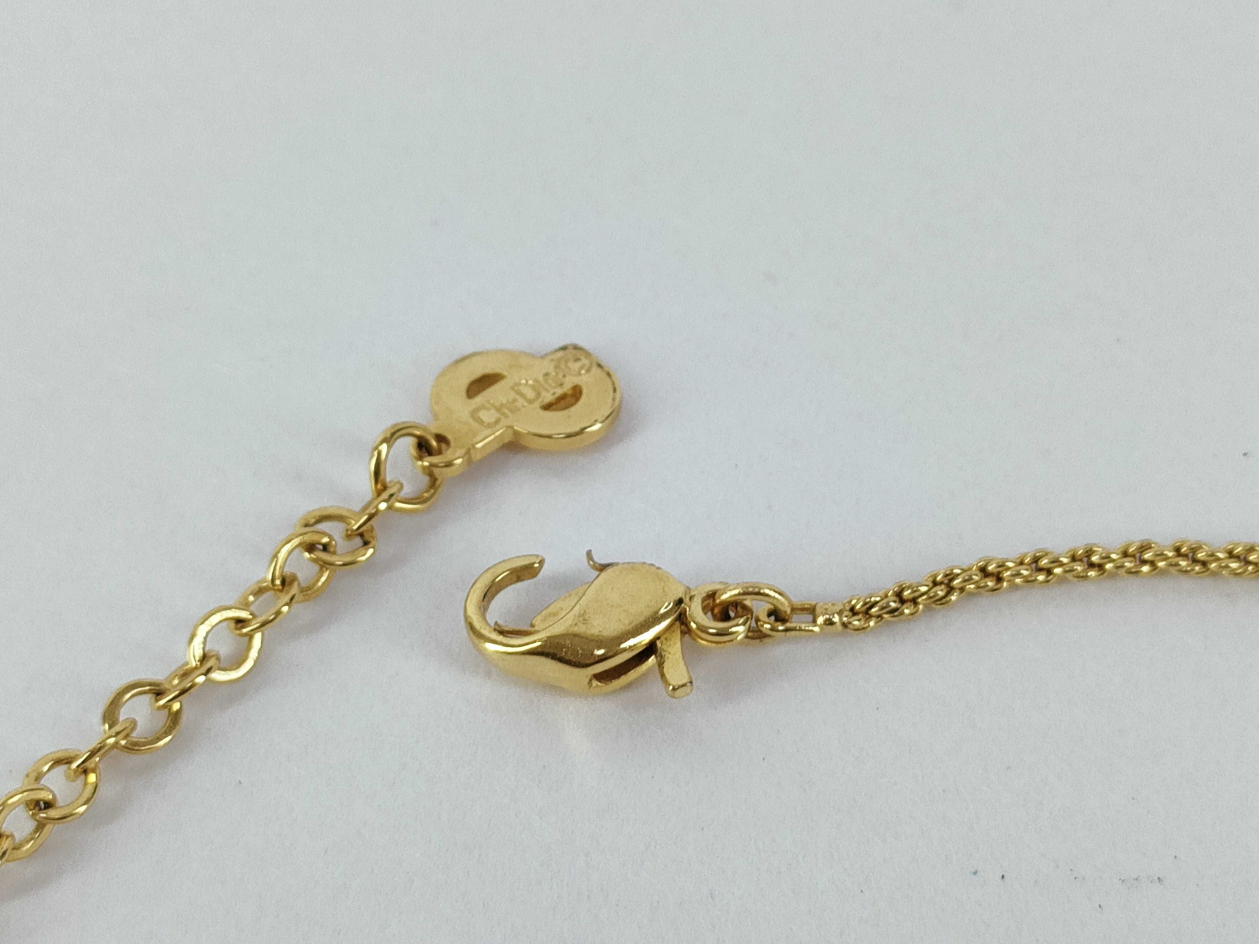 Logo Oval Twist Gold White Necklace — view 5