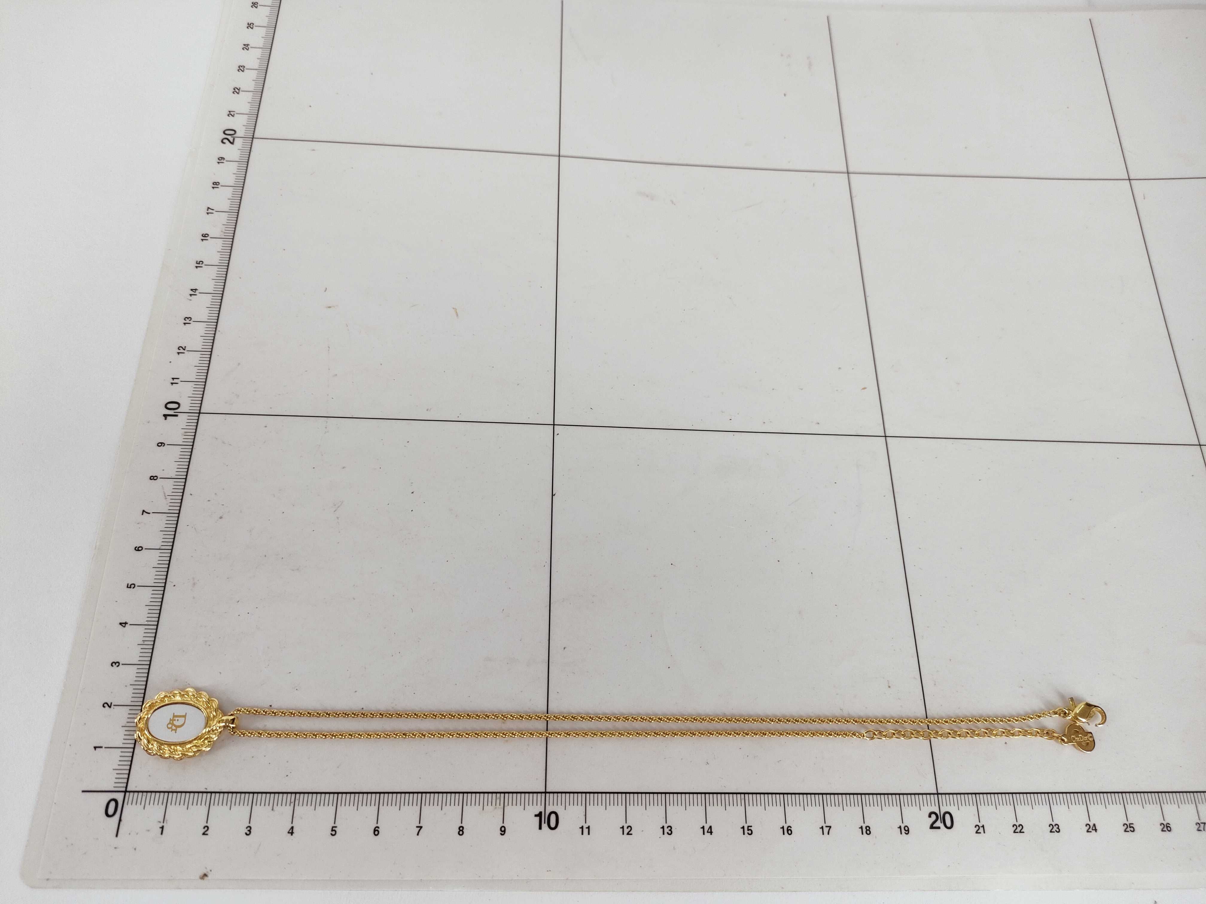 Logo Oval Twist Gold White Necklace — view 10