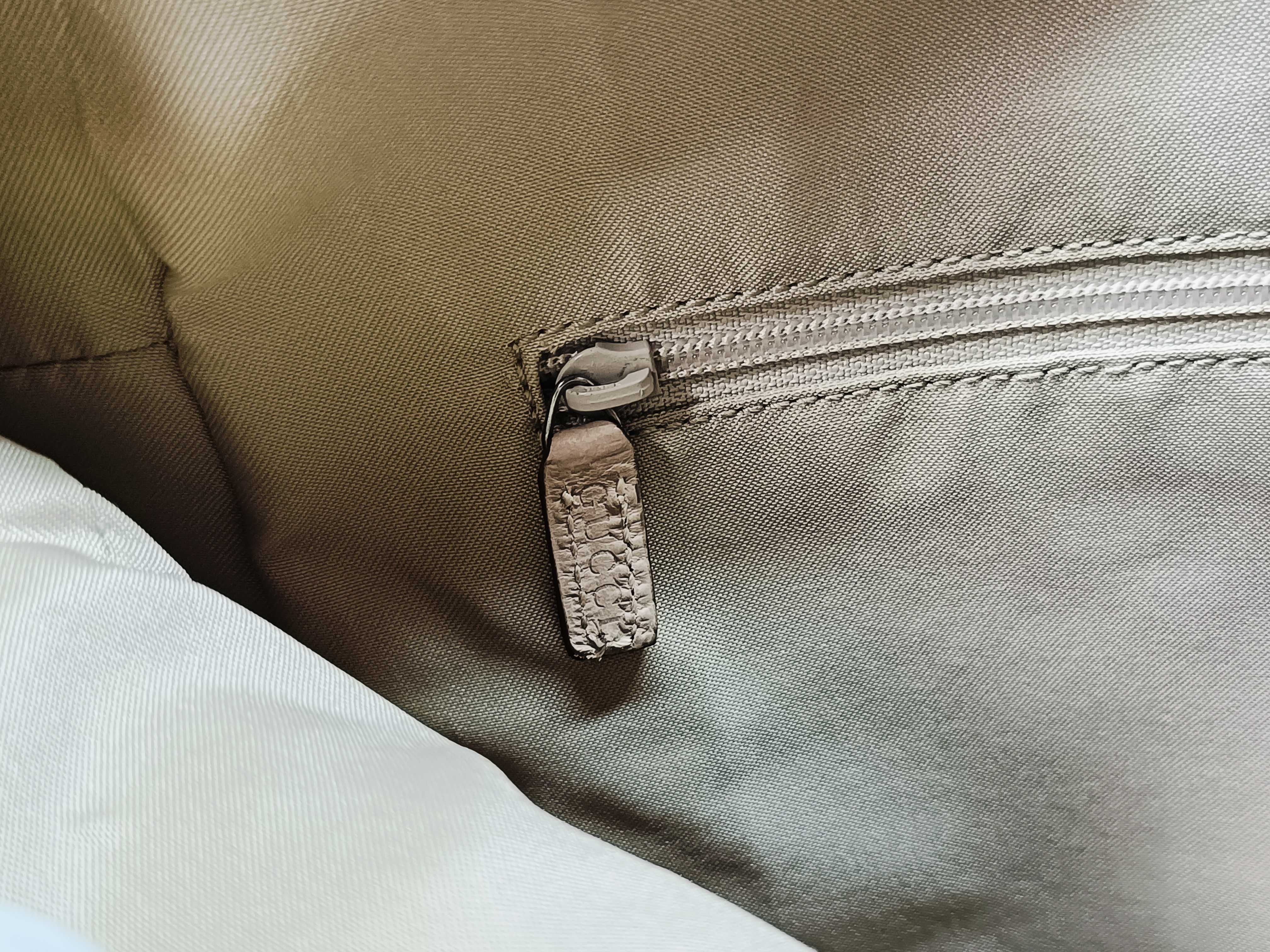GG Canvas Handbag 001・3770 Shoulder Bag — view 12