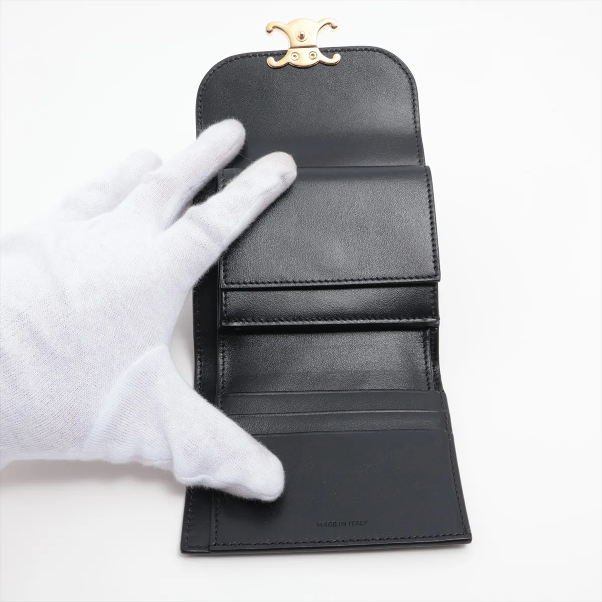 Triomphe Small Flap Wallet Leather Compact Wallet Black — view 4