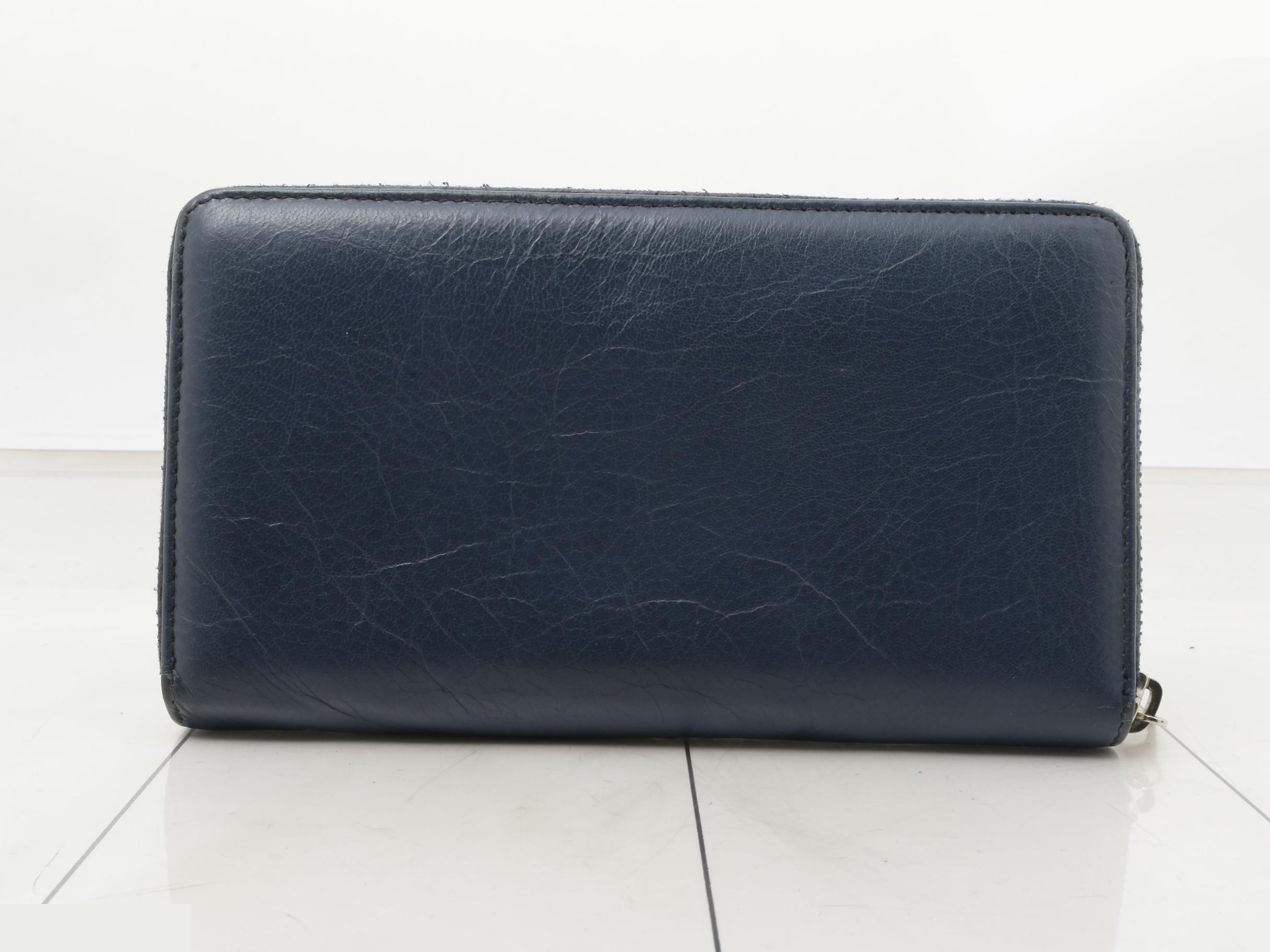 Leather round long wallet, blue — view 2