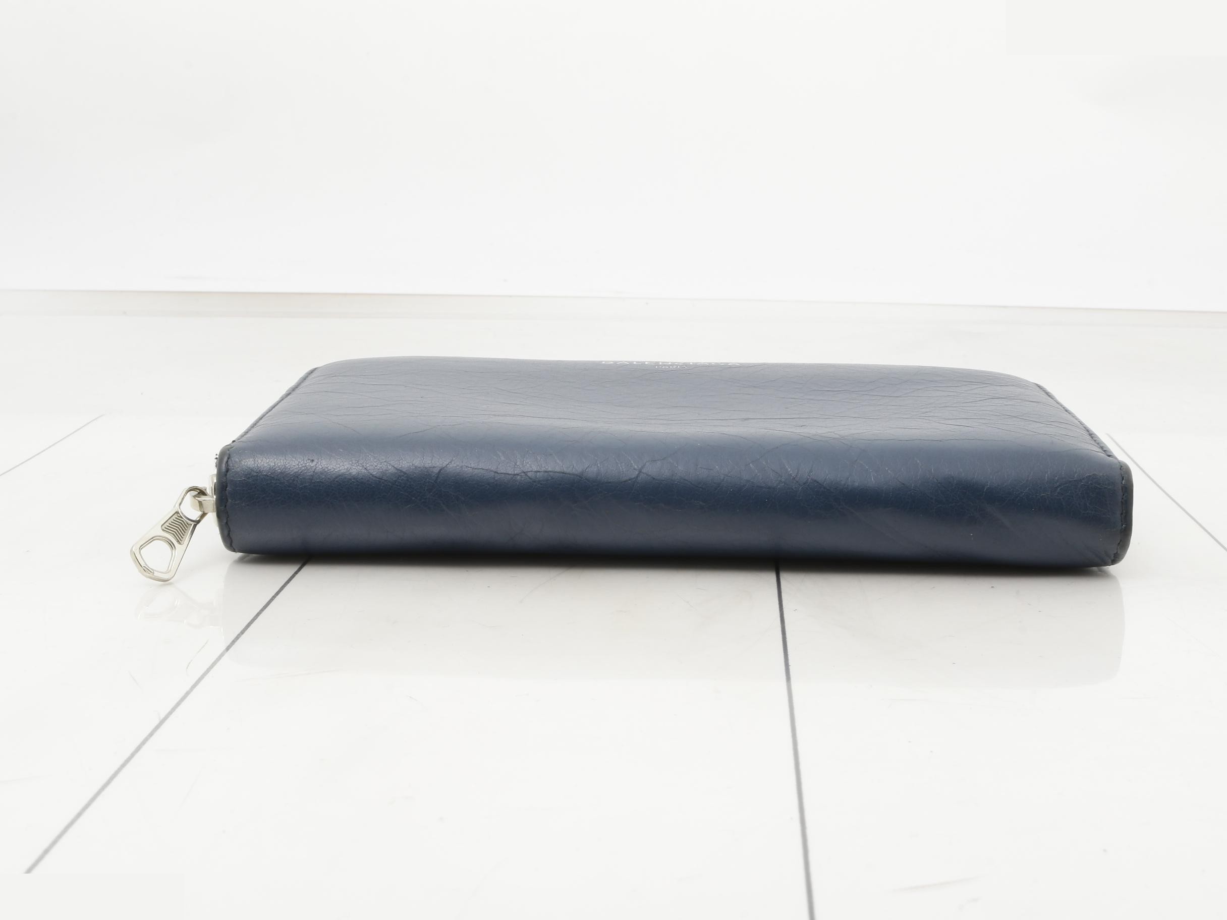 Leather round long wallet, blue — view 3