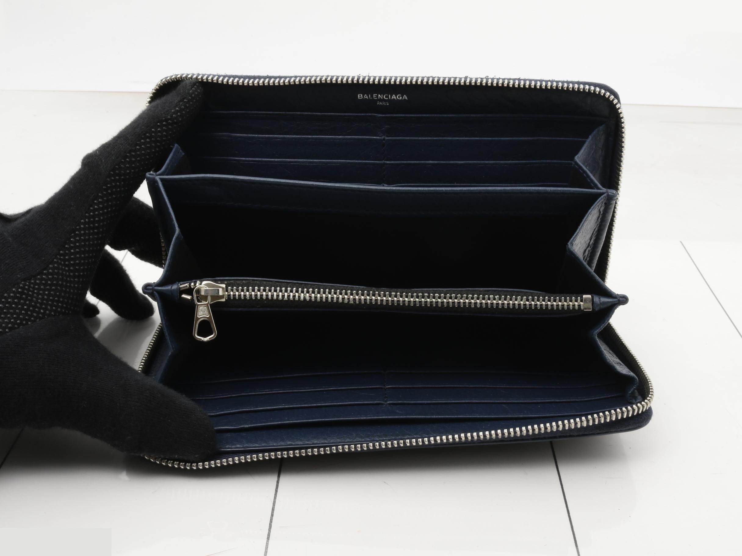 Leather round long wallet, blue — view 4