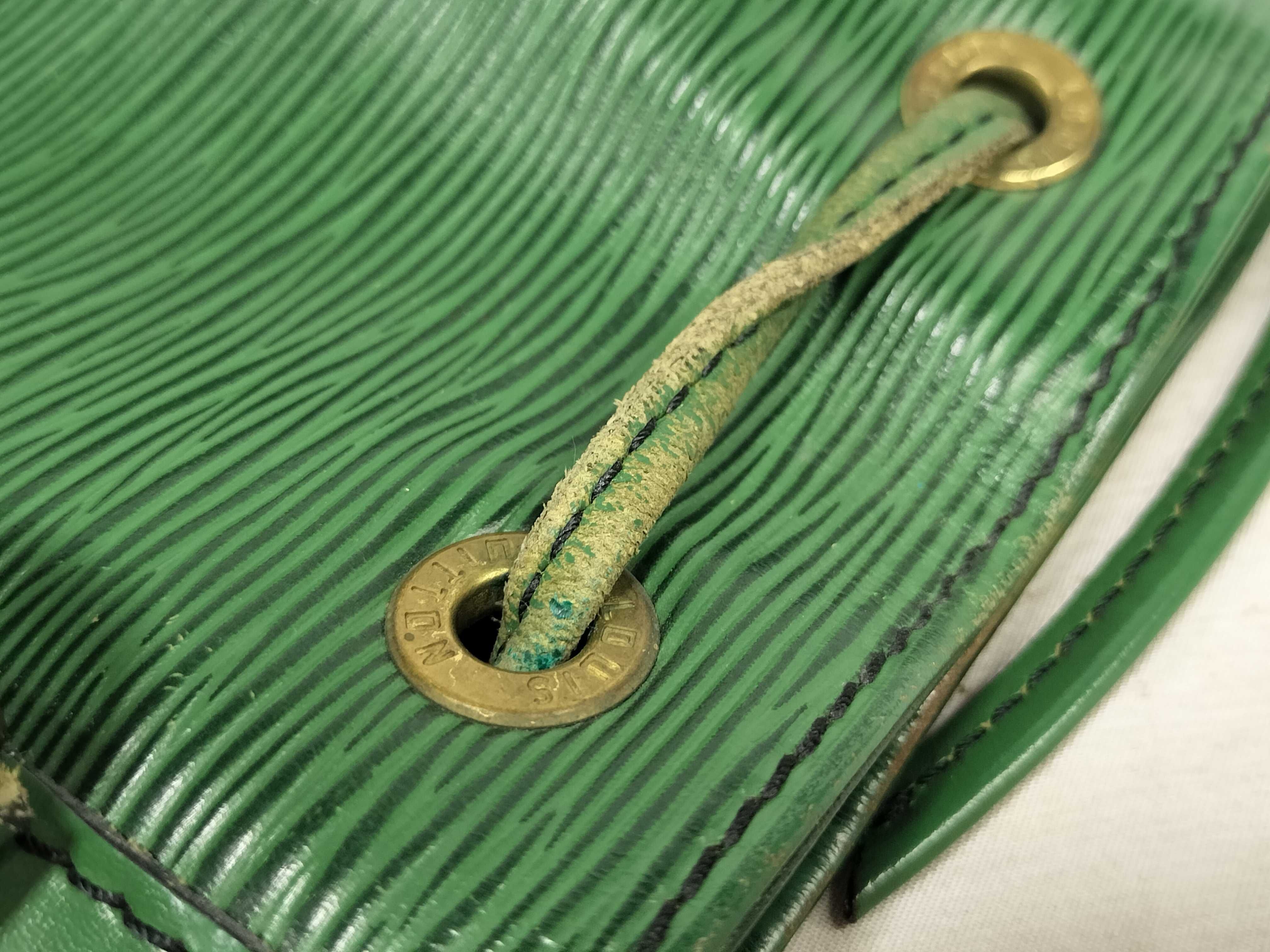 Epi Noe Green Shoulder Bag — view 14