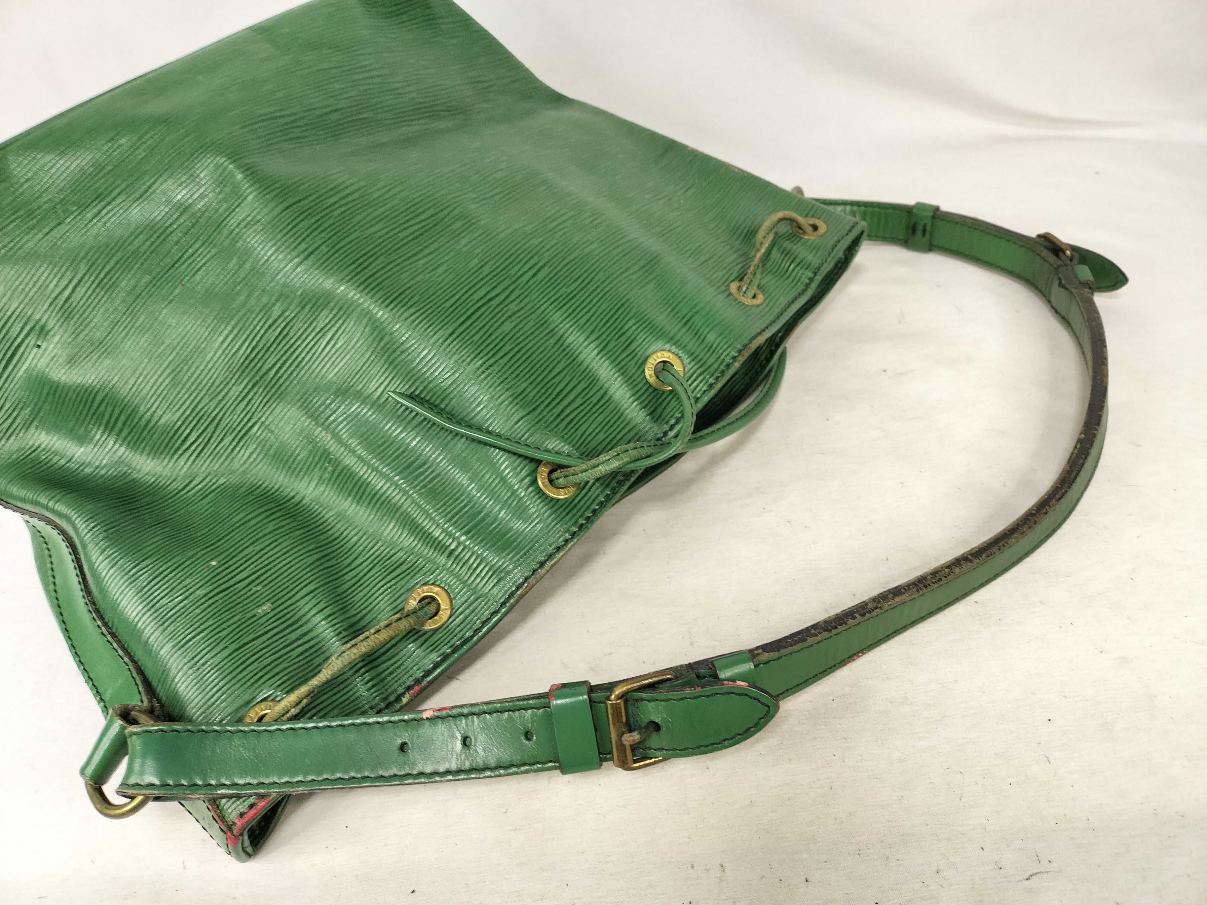 Epi Noe Green Shoulder Bag — view 3