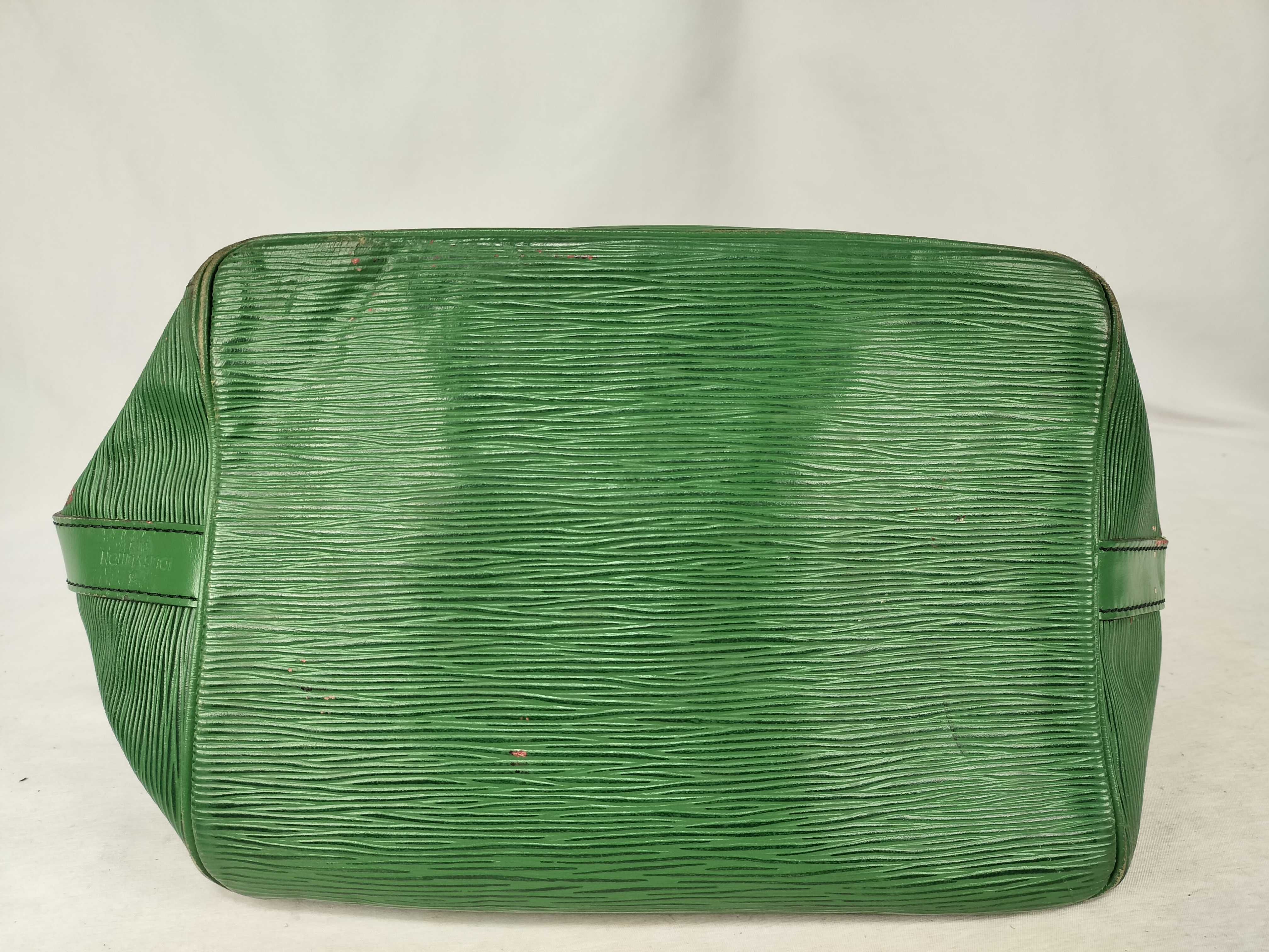 Epi Noe Green Shoulder Bag — view 7