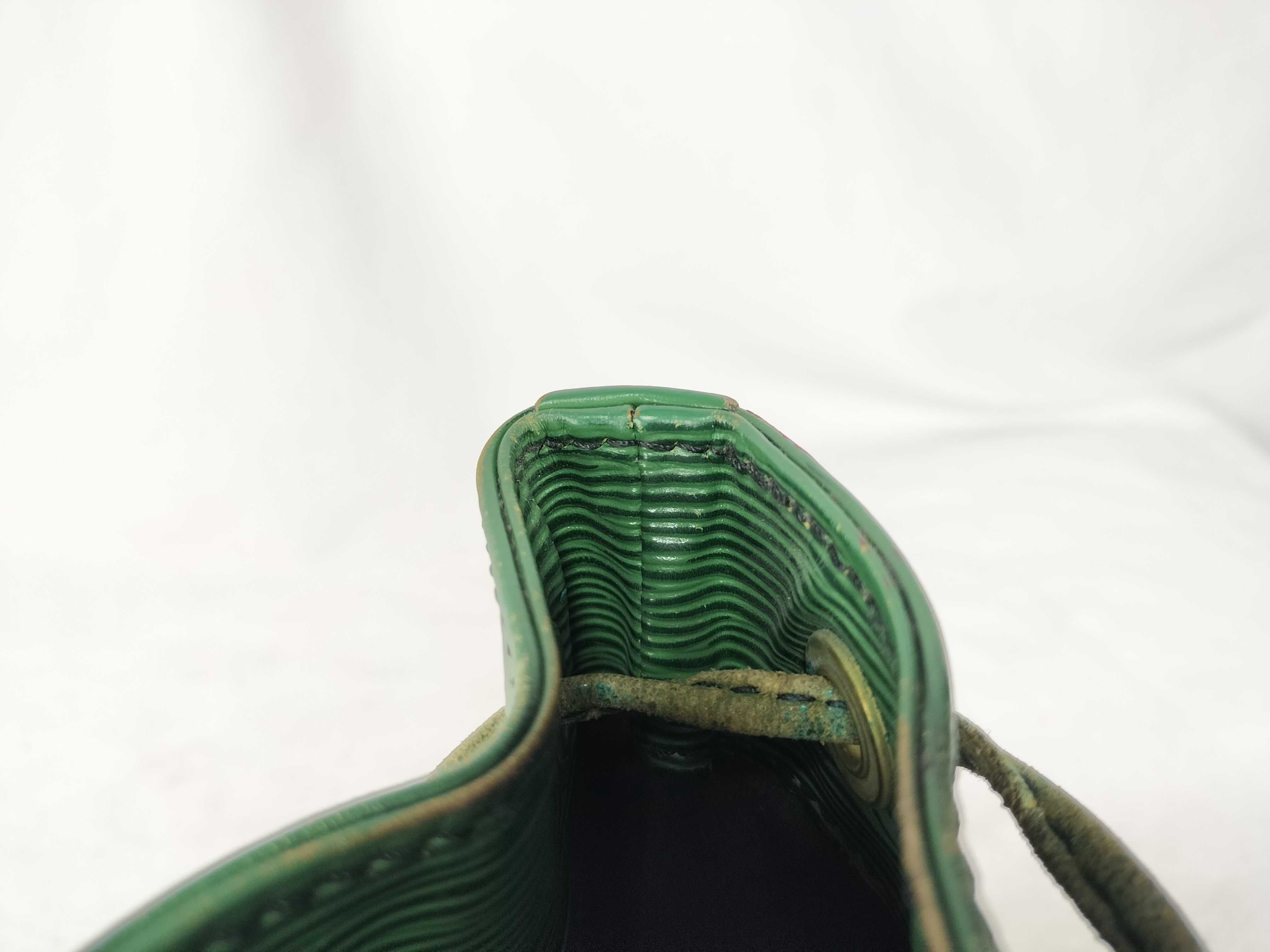 Epi Noe Green Shoulder Bag — view 8
