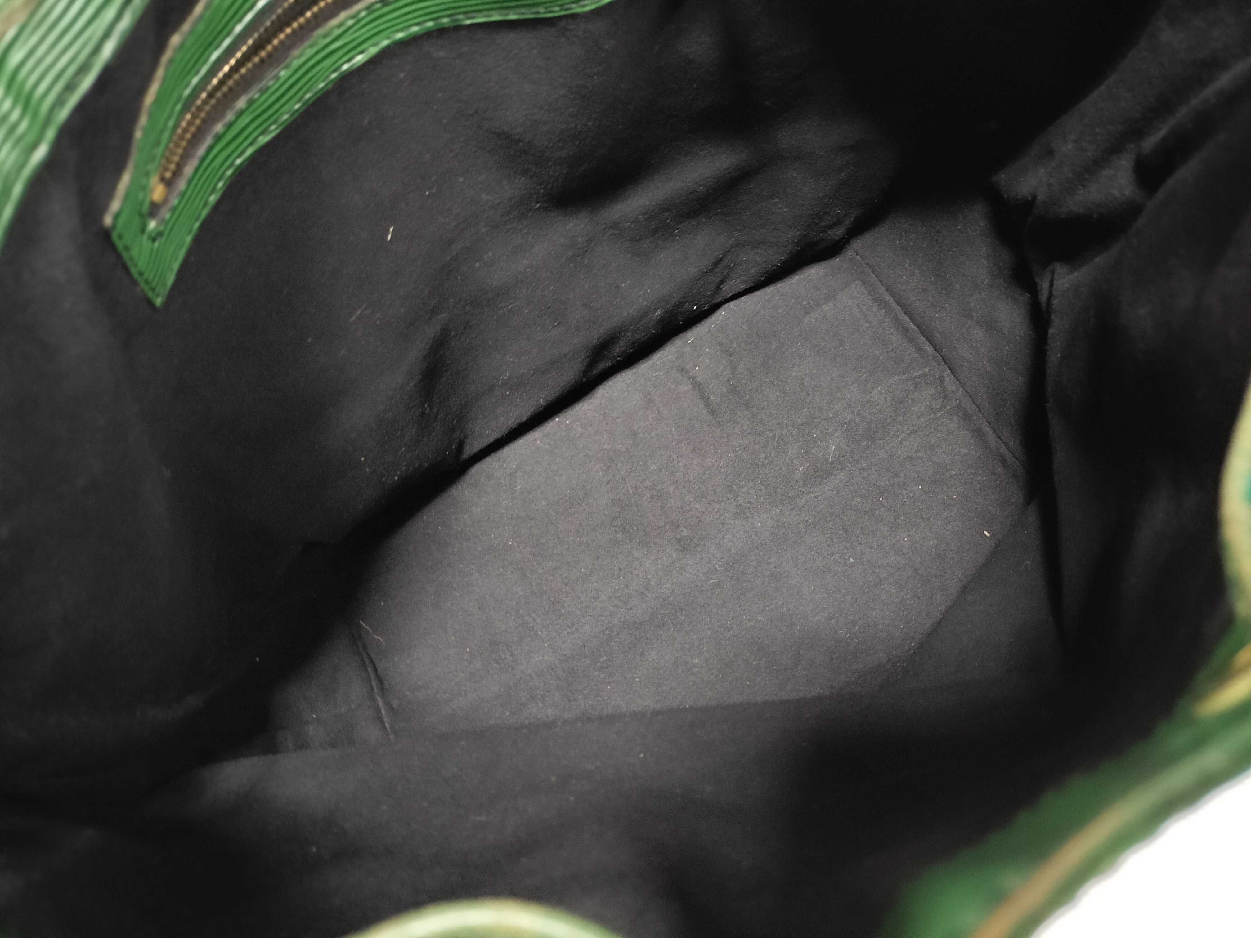Epi Noe Green Shoulder Bag — view 9