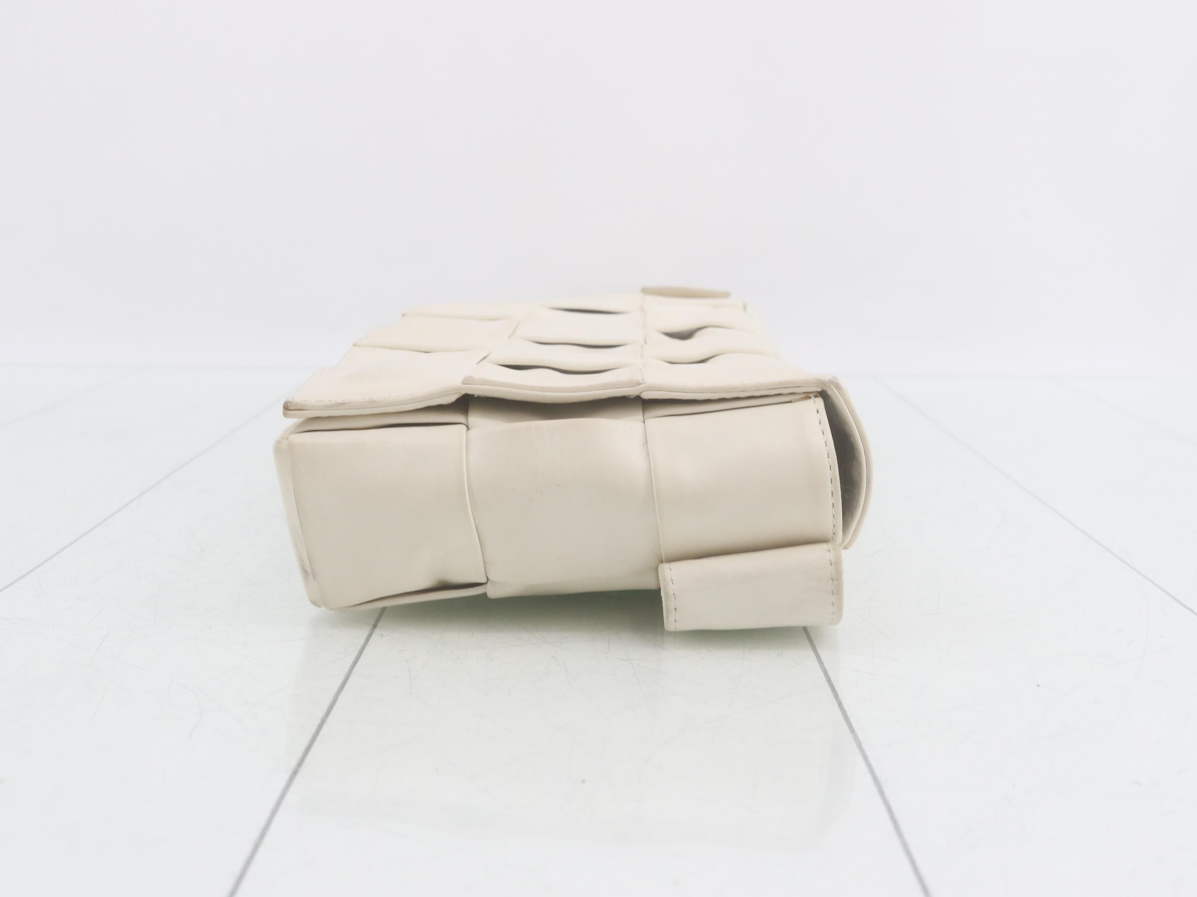 Intrecciato (bag) - Shoulder bag - Cassette — view 3