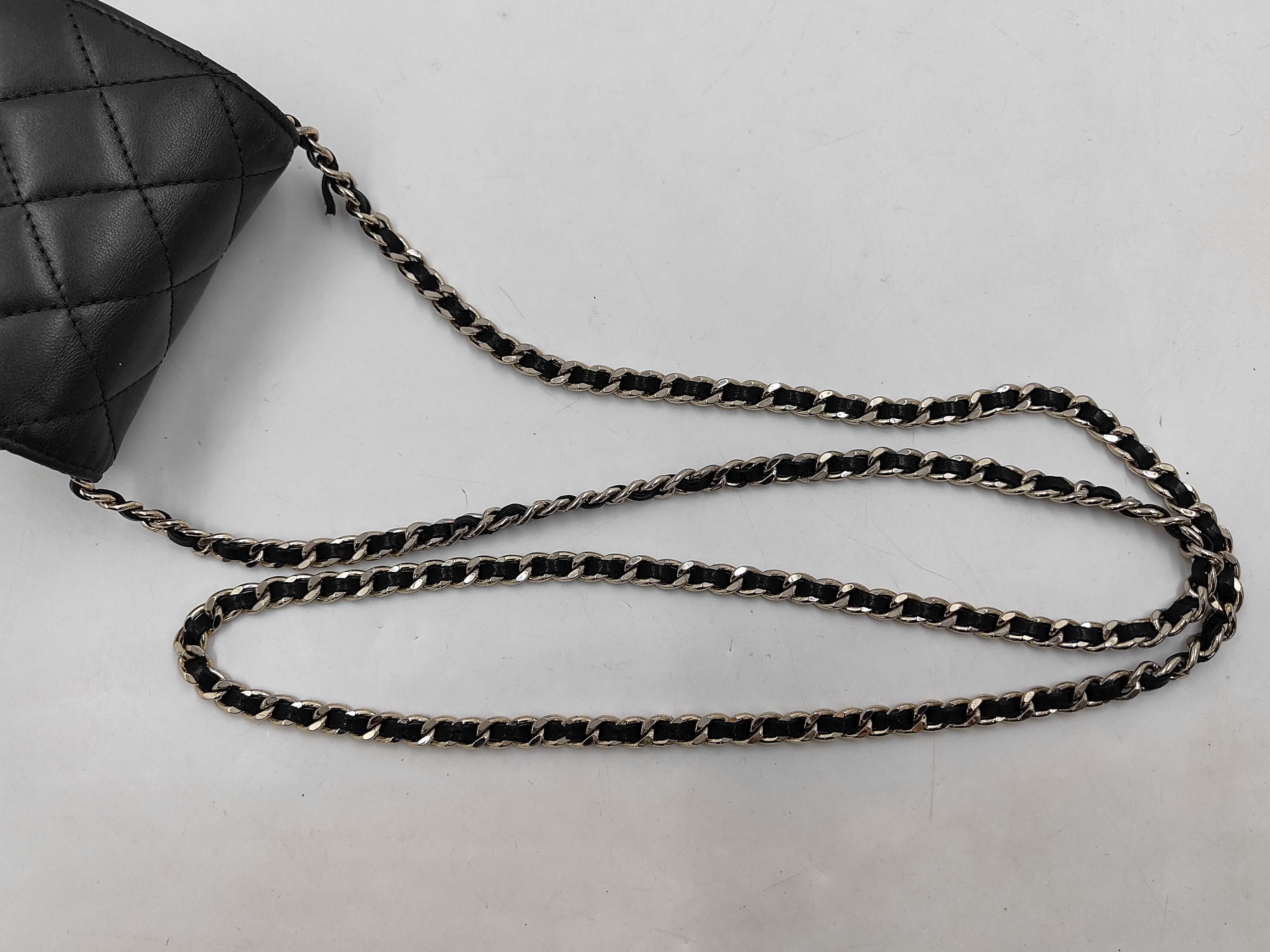 ID- Matelasse Cow Skin Chain Shoulder Bag Phone Holder Black Gold Metal Shoulder Bag — view 3
