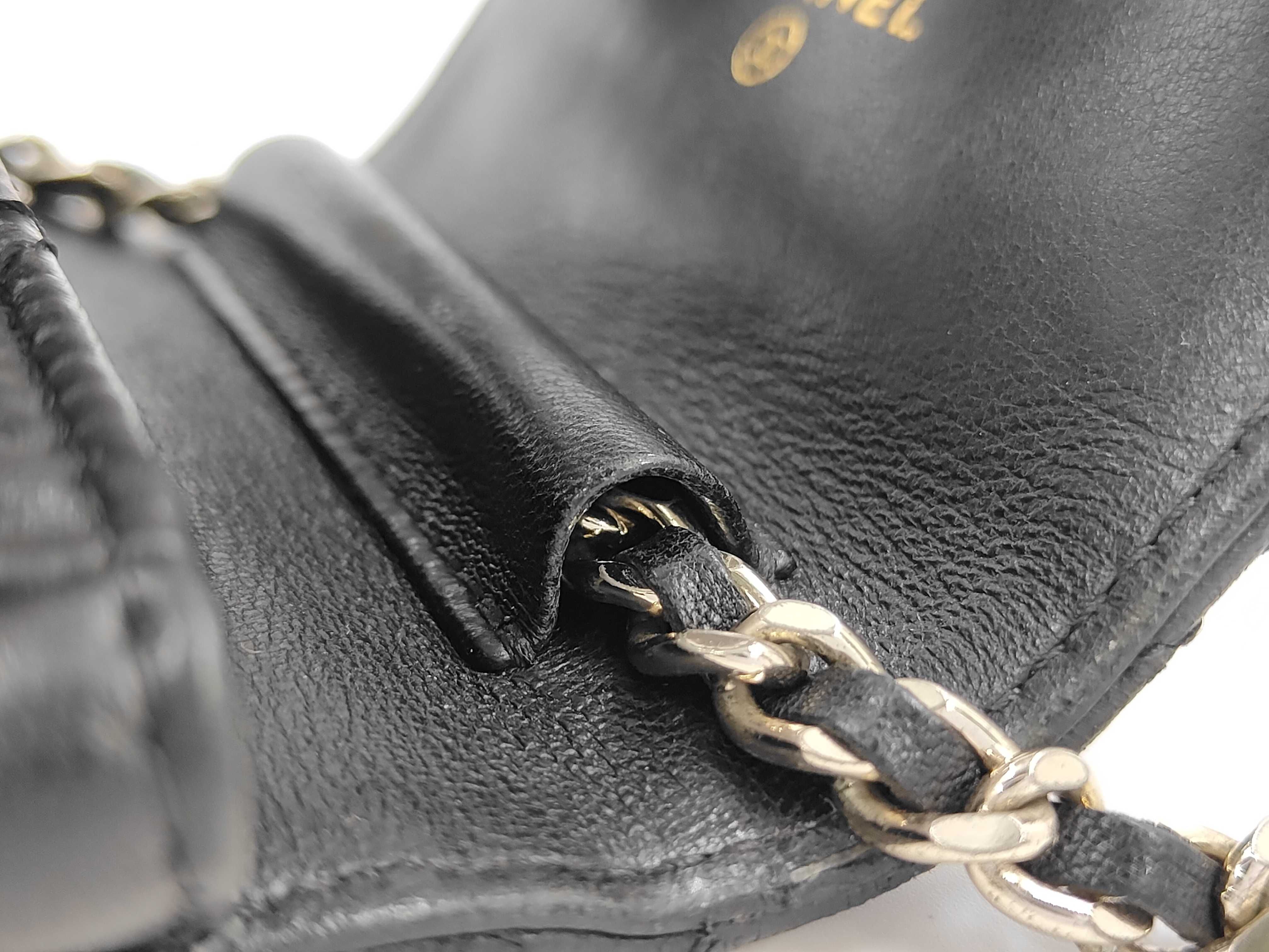 ID- Matelasse Cow Skin Chain Shoulder Bag Phone Holder Black Gold Metal Shoulder Bag — view 7