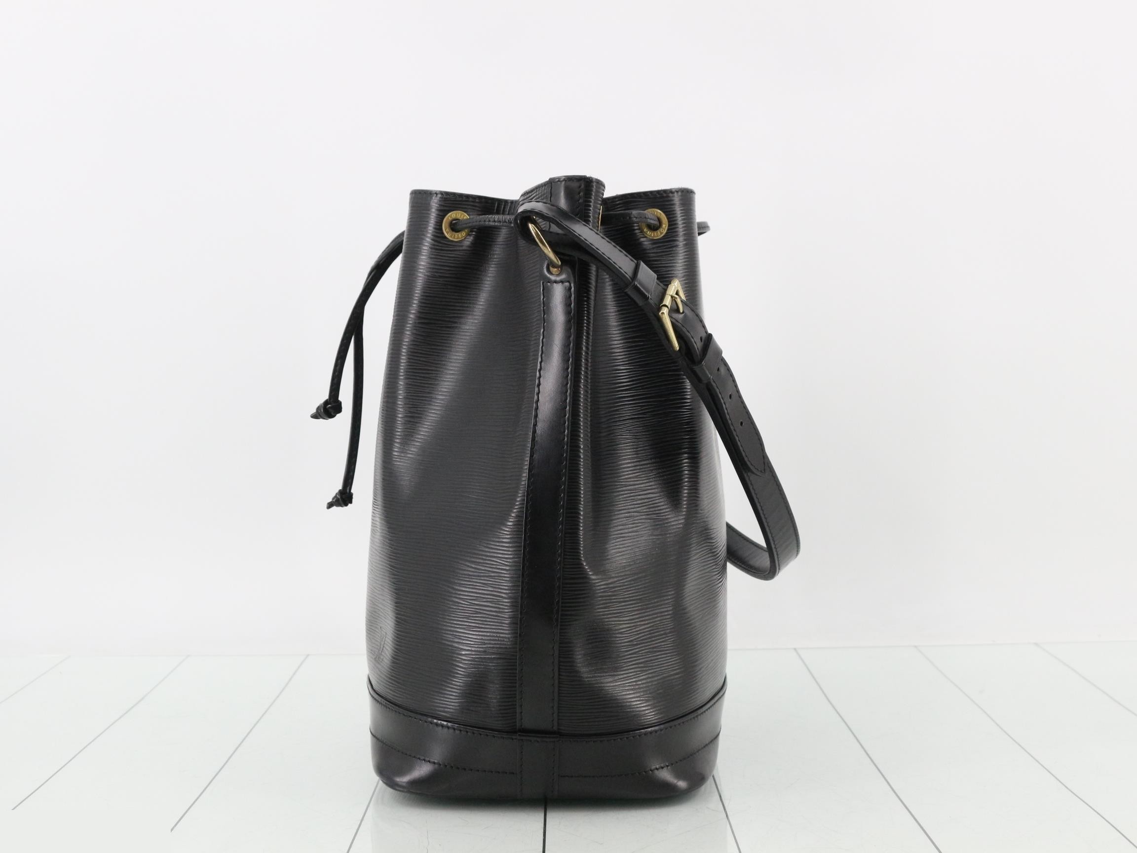Noé Noir — view 3