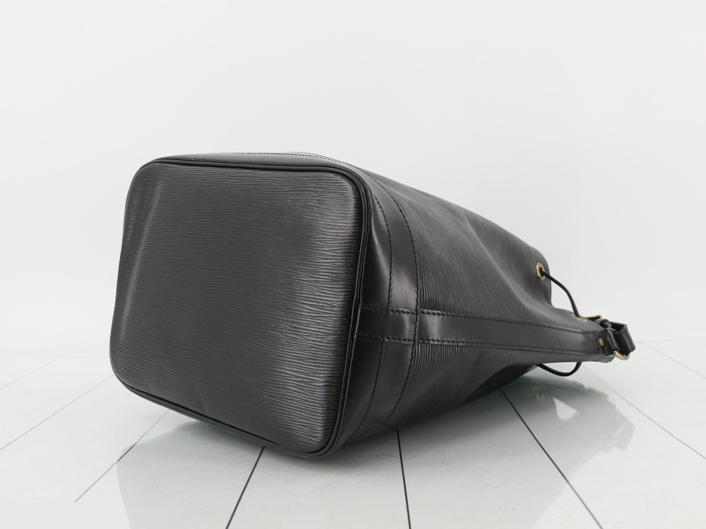 Noé Noir — view 6