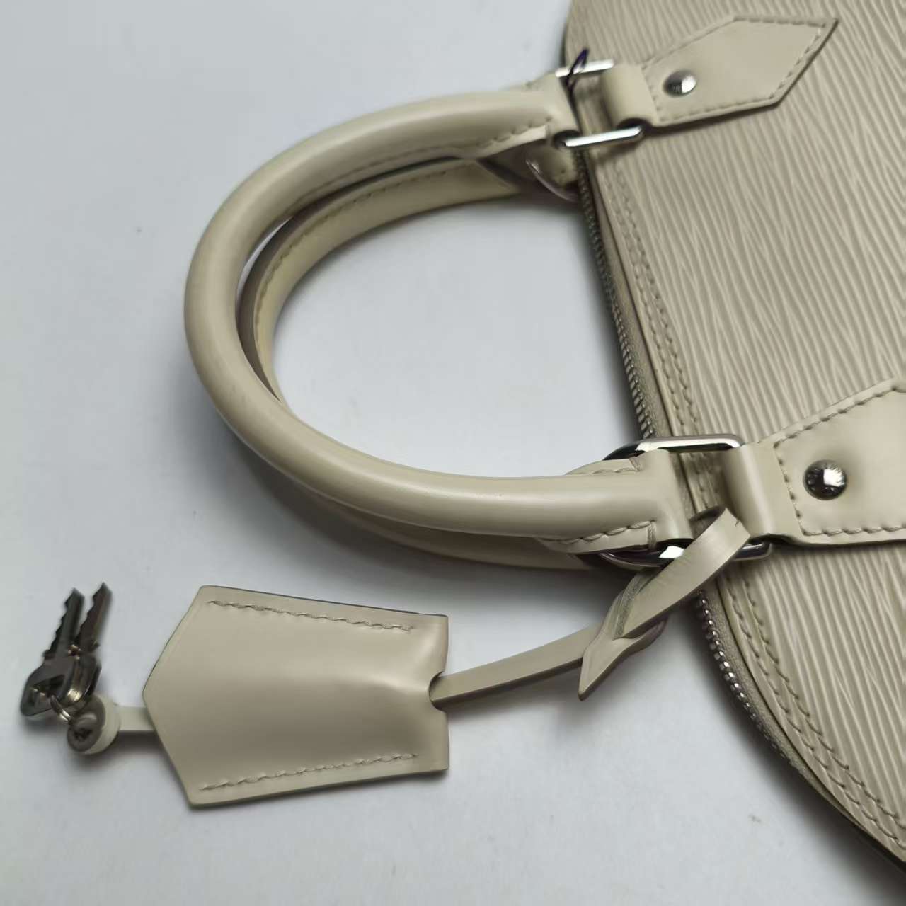 【*Shipped from: China*】LOUIS VUITTON Alma Leather Handbag — view 9
