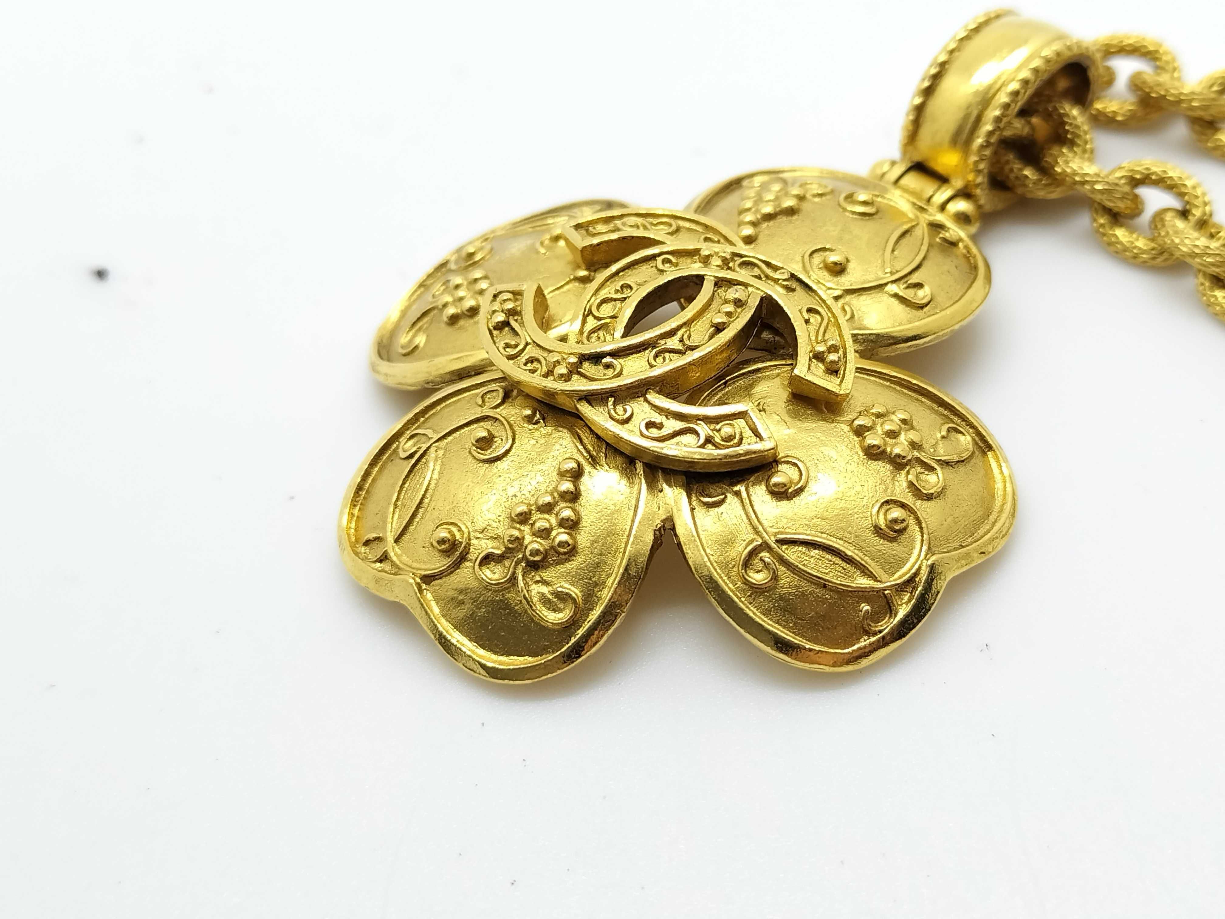 96A Chain Belt Coco x Camellia Necklace — view 9